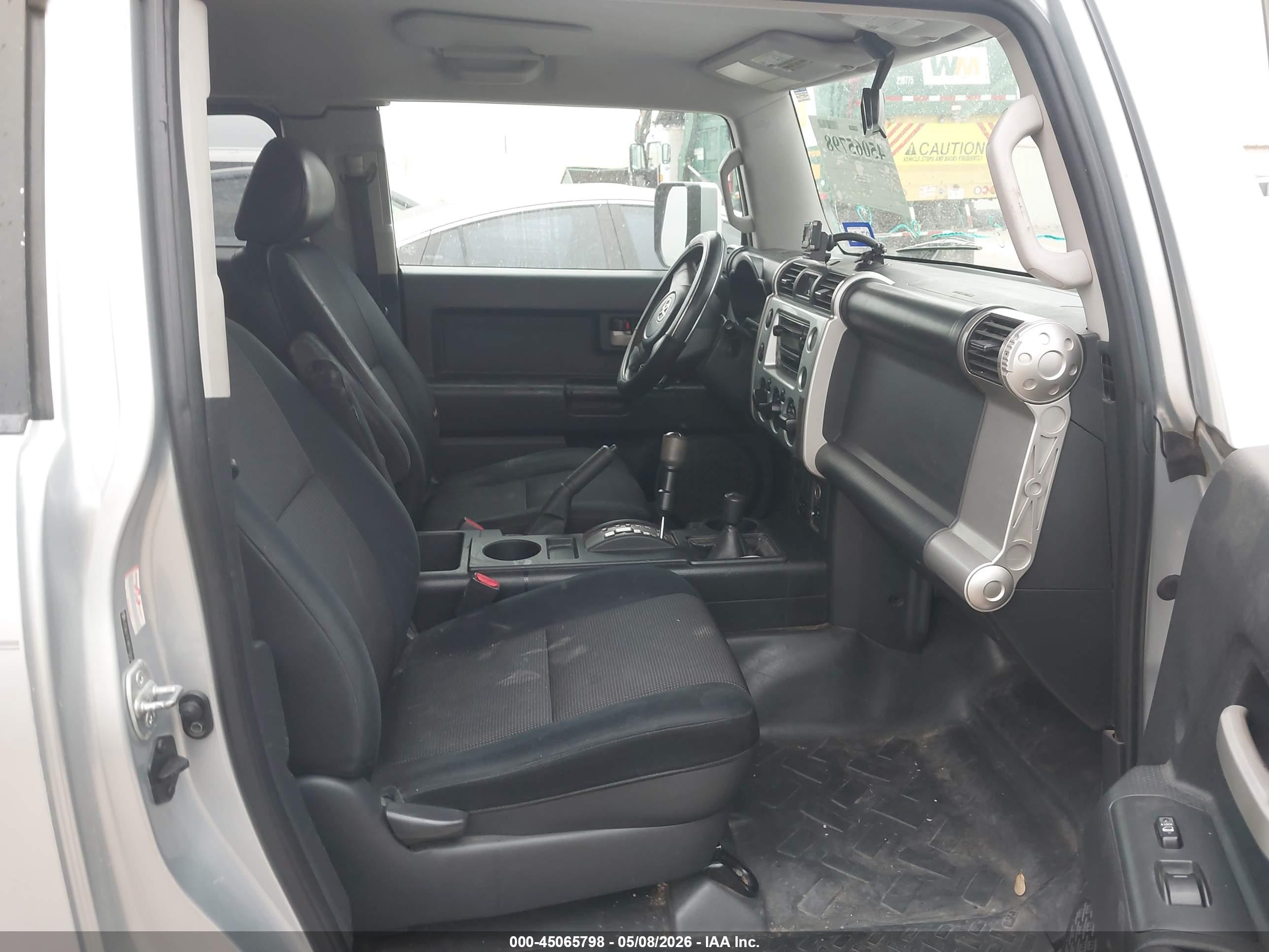 2008 Toyota Fj Cruiser   Silver vin: JTEBU11F480103614