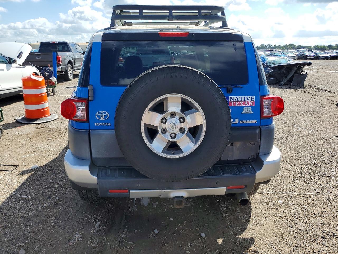 2008 Toyota Fj Cruiser Base Blue vin: JTEBU11F480105136