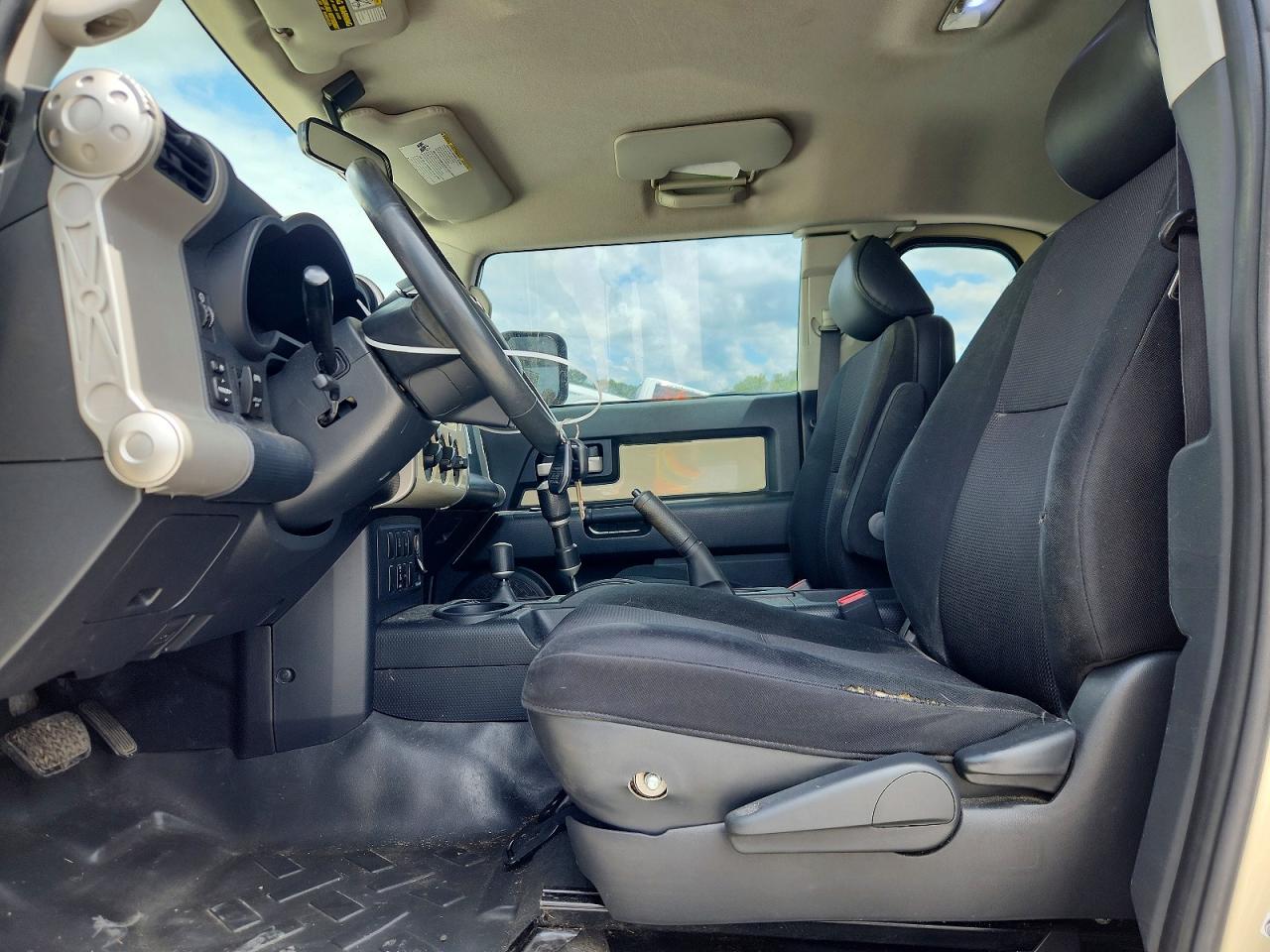 2008 Toyota Fj Cruiser Base Beige vin: JTEBU11F48K001976