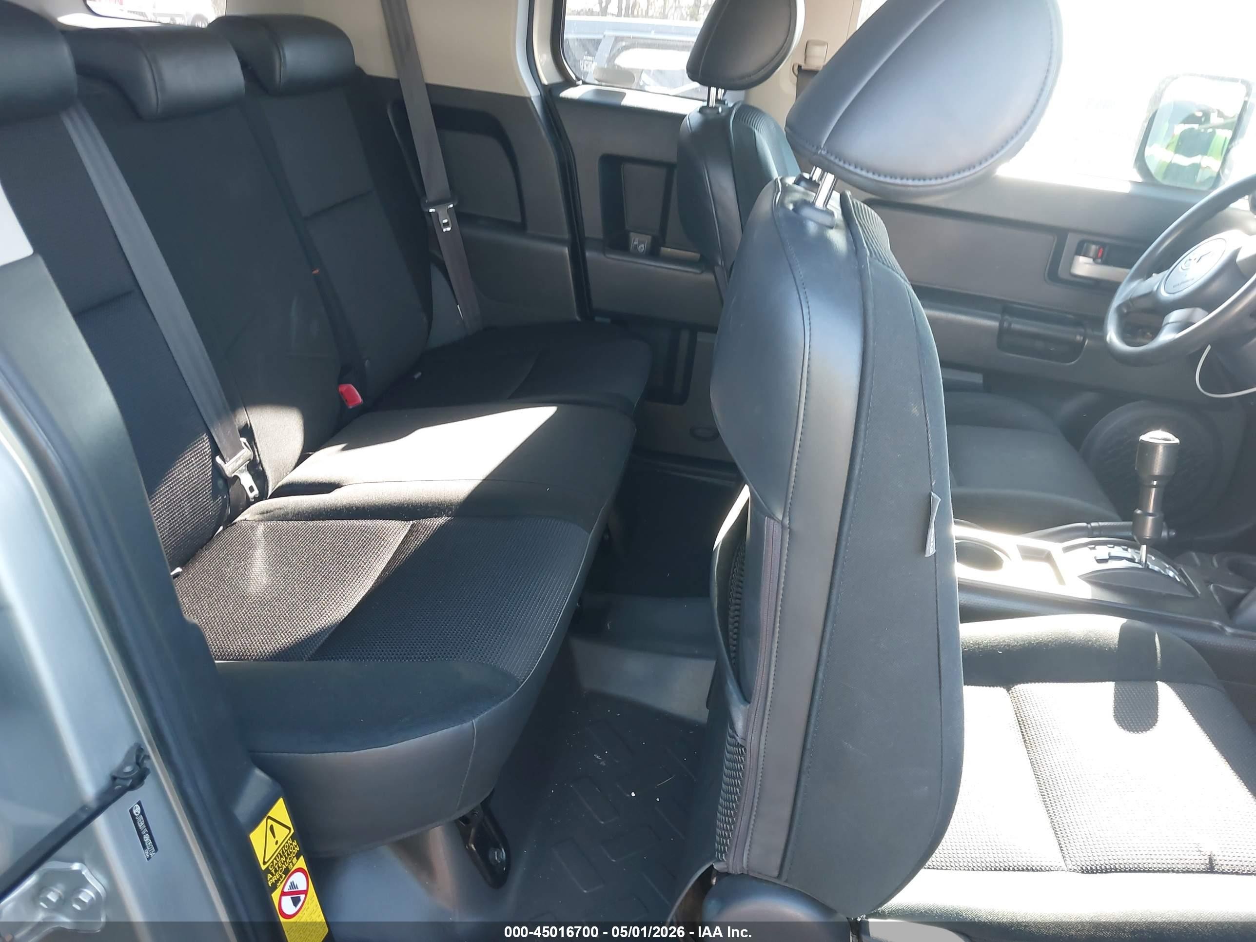 2008 Toyota Fj Cruiser   Silver vin: JTEBU11F48K052734