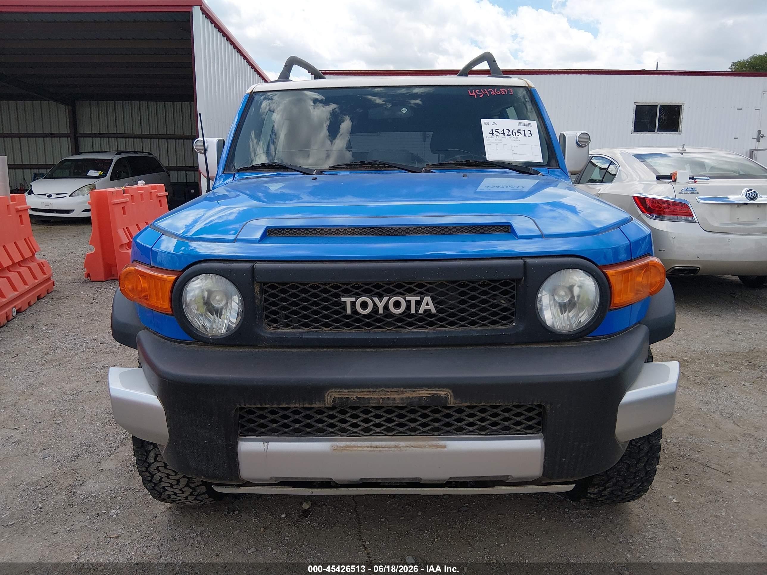 2007 Toyota Fj Cruiser   Blue vin: JTEBU11F570003990