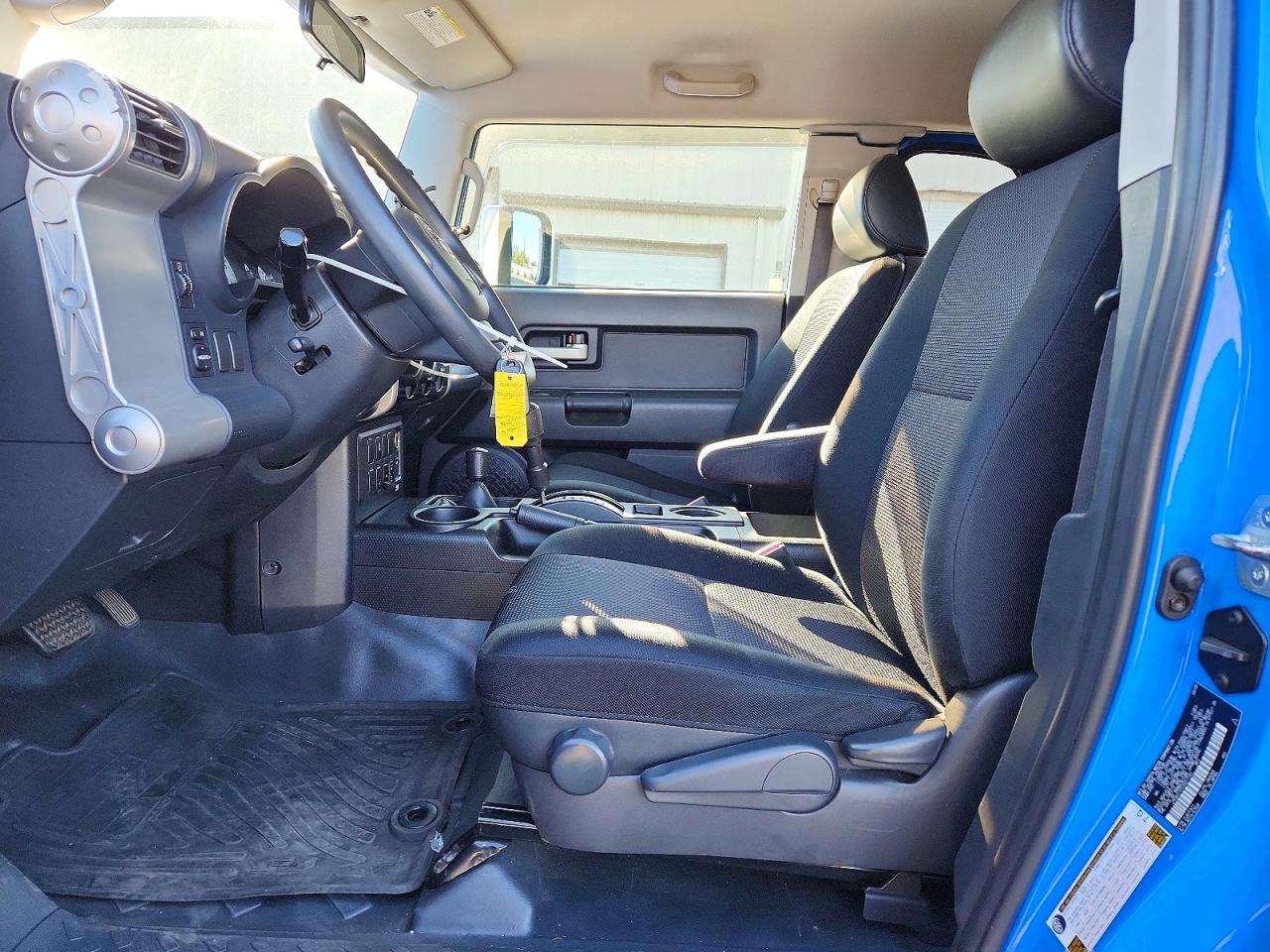 2007 Toyota Fj Cruiser Base Blue vin: JTEBU11F570017162