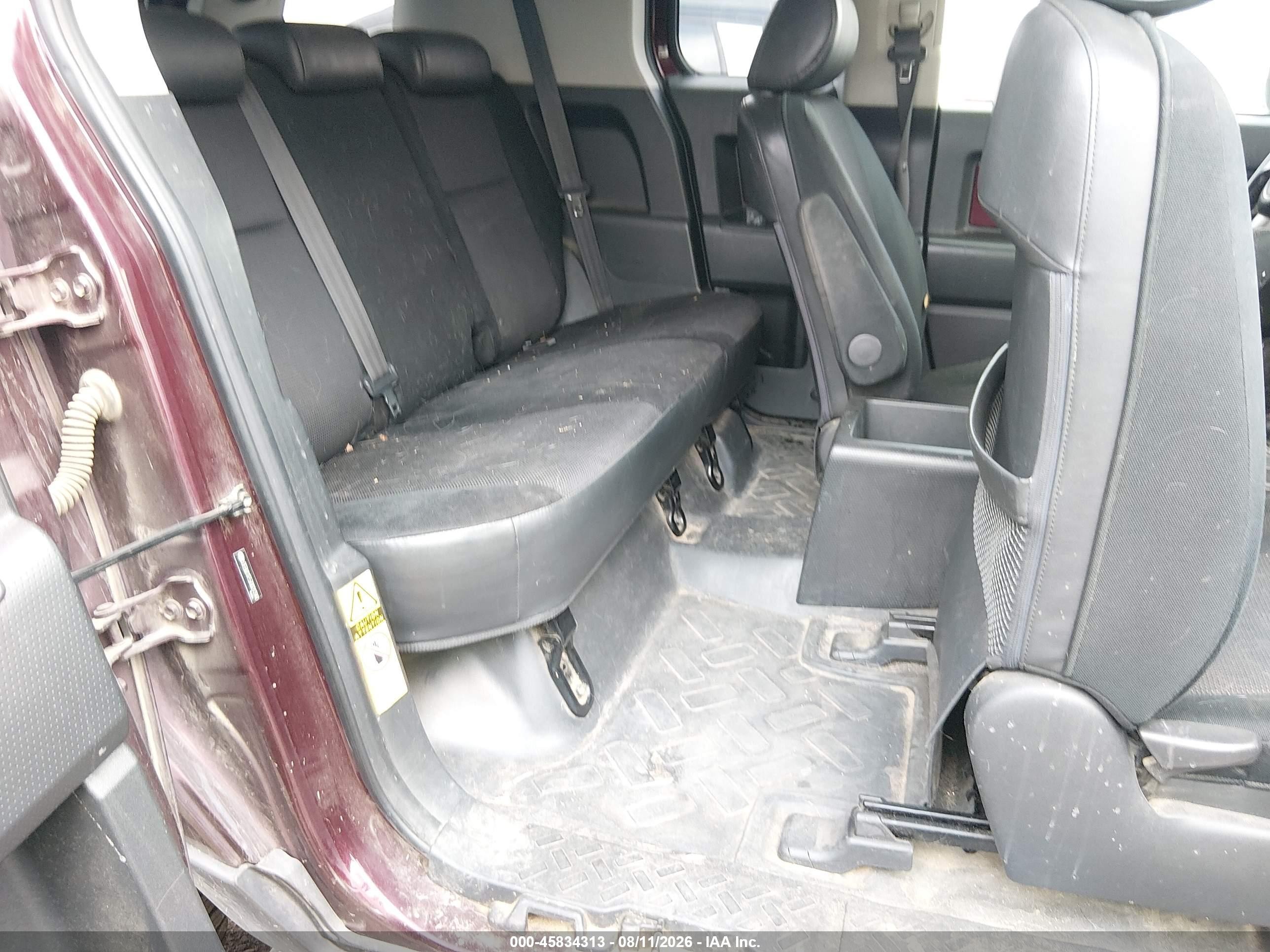 2007 Toyota Fj Cruiser   Maroon vin: JTEBU11F570021390