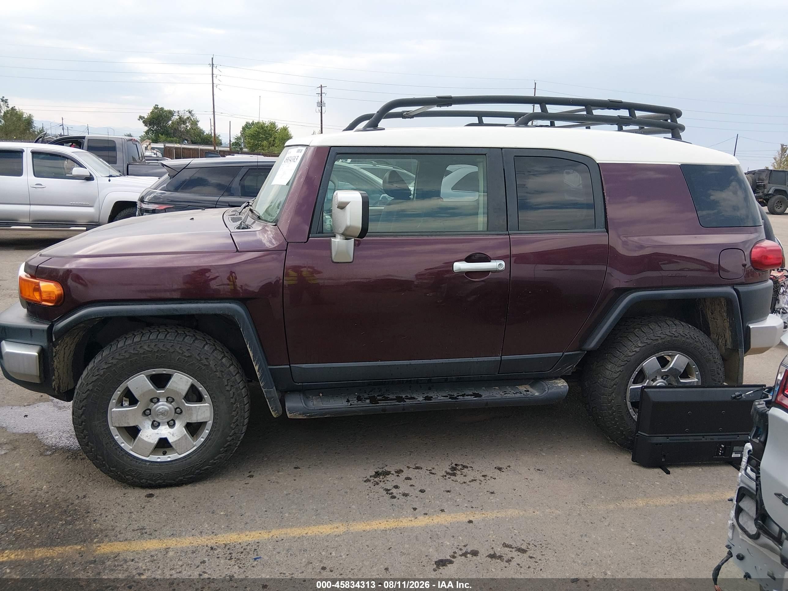 2007 Toyota Fj Cruiser   Maroon vin: JTEBU11F570021390
