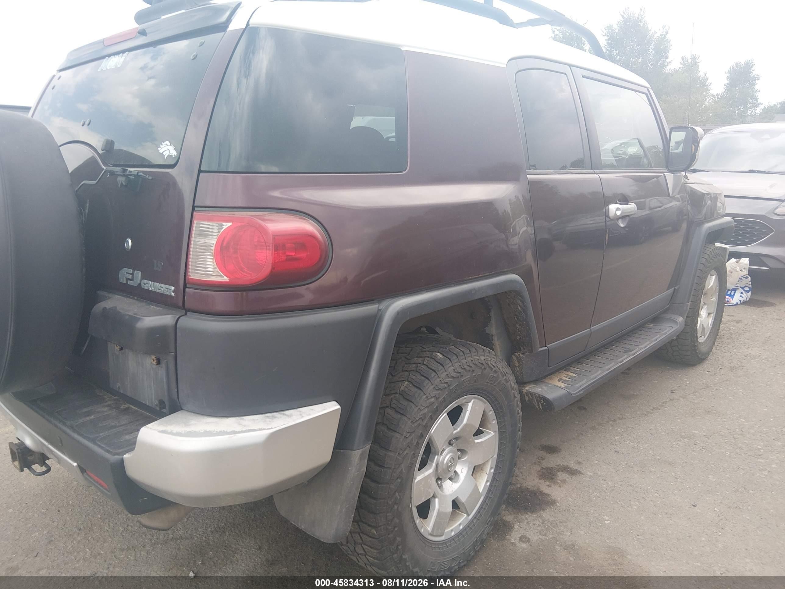 2007 Toyota Fj Cruiser   Maroon vin: JTEBU11F570021390