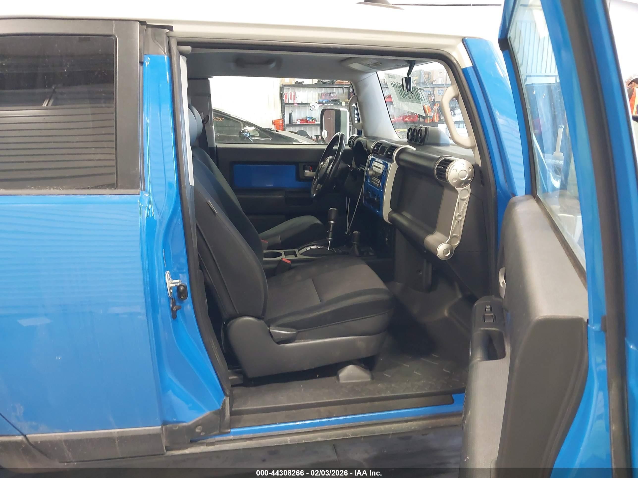 2007 Toyota Fj Cruiser   Blue vin: JTEBU11F570031515