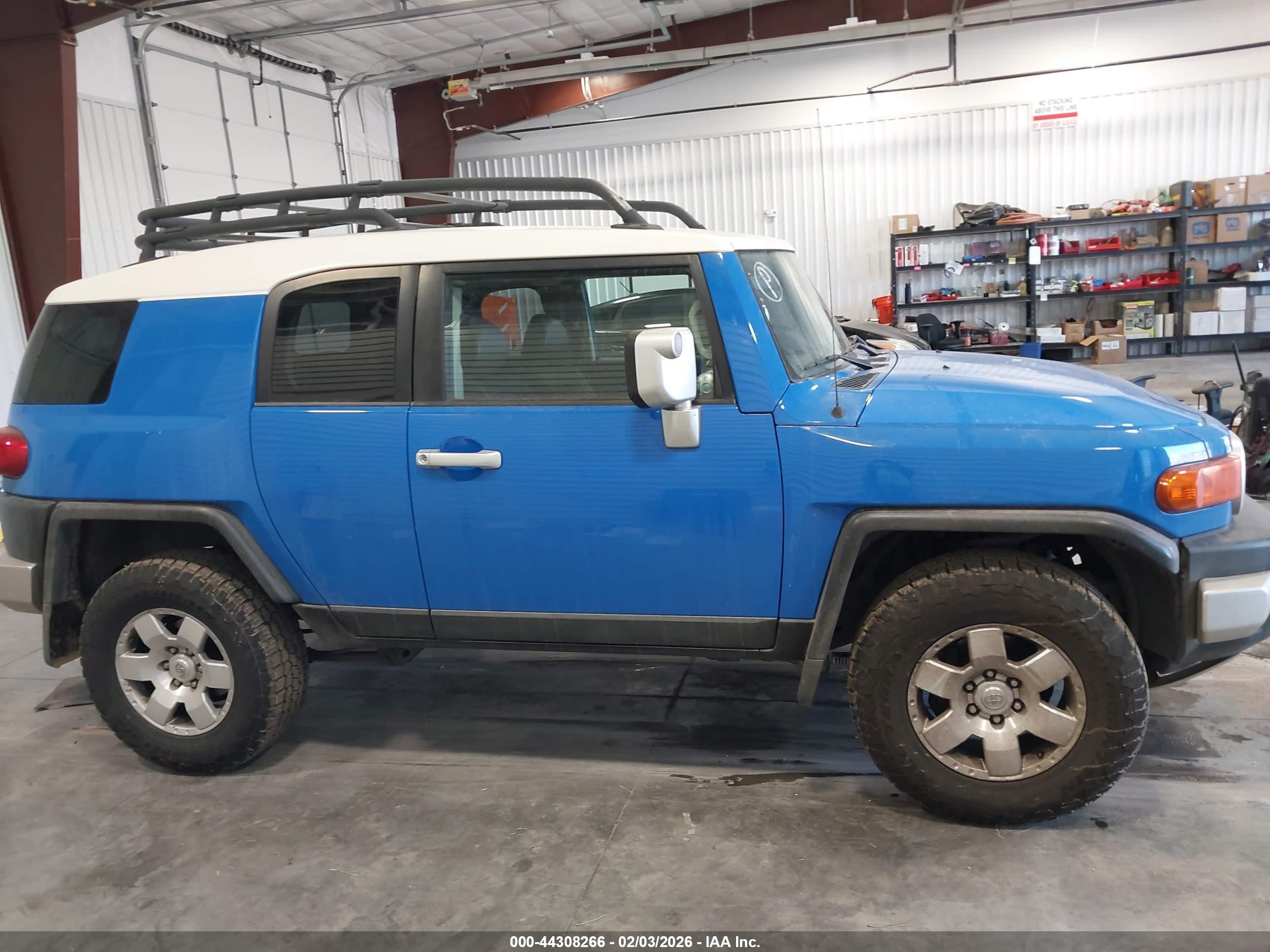 2007 Toyota Fj Cruiser   Blue vin: JTEBU11F570031515