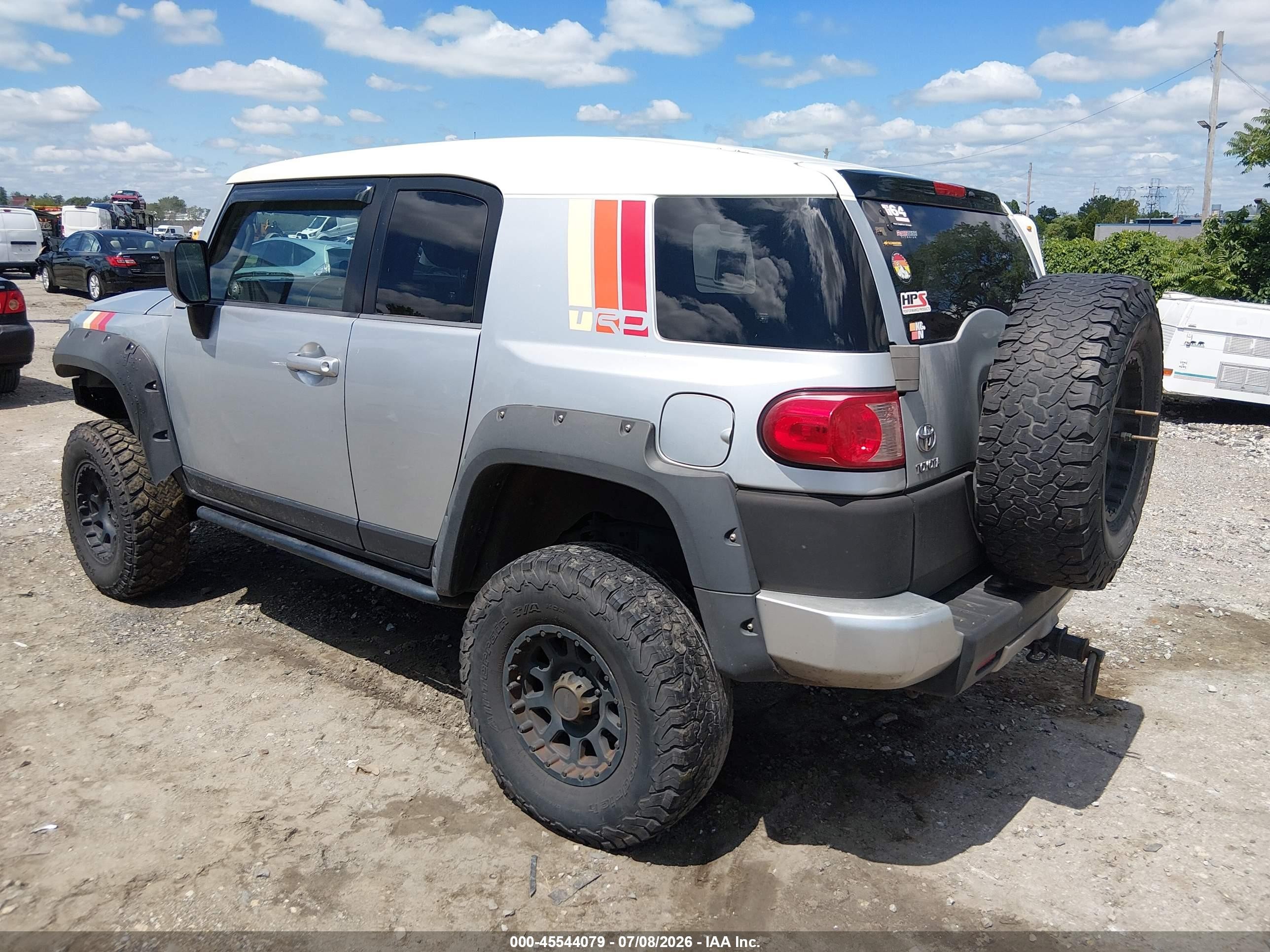 2007 Toyota Fj Cruiser   Silver vin: JTEBU11F570043664