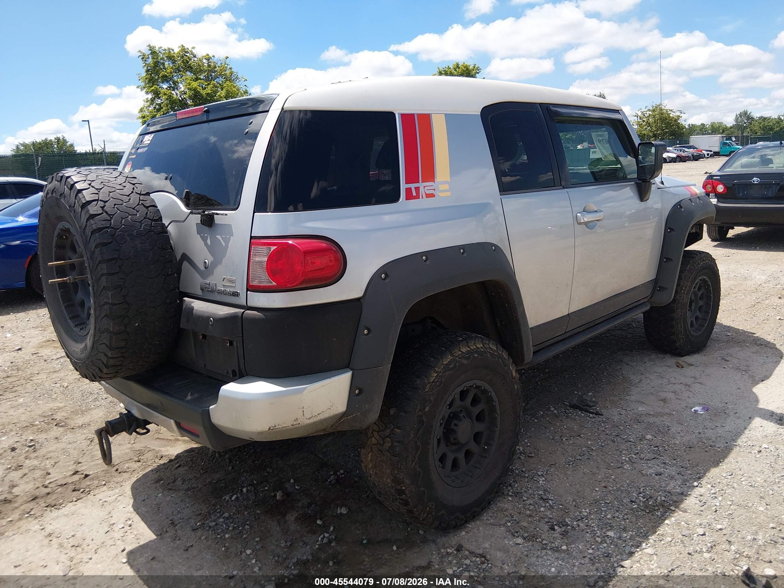 2007 Toyota Fj Cruiser   Silver vin: JTEBU11F570043664