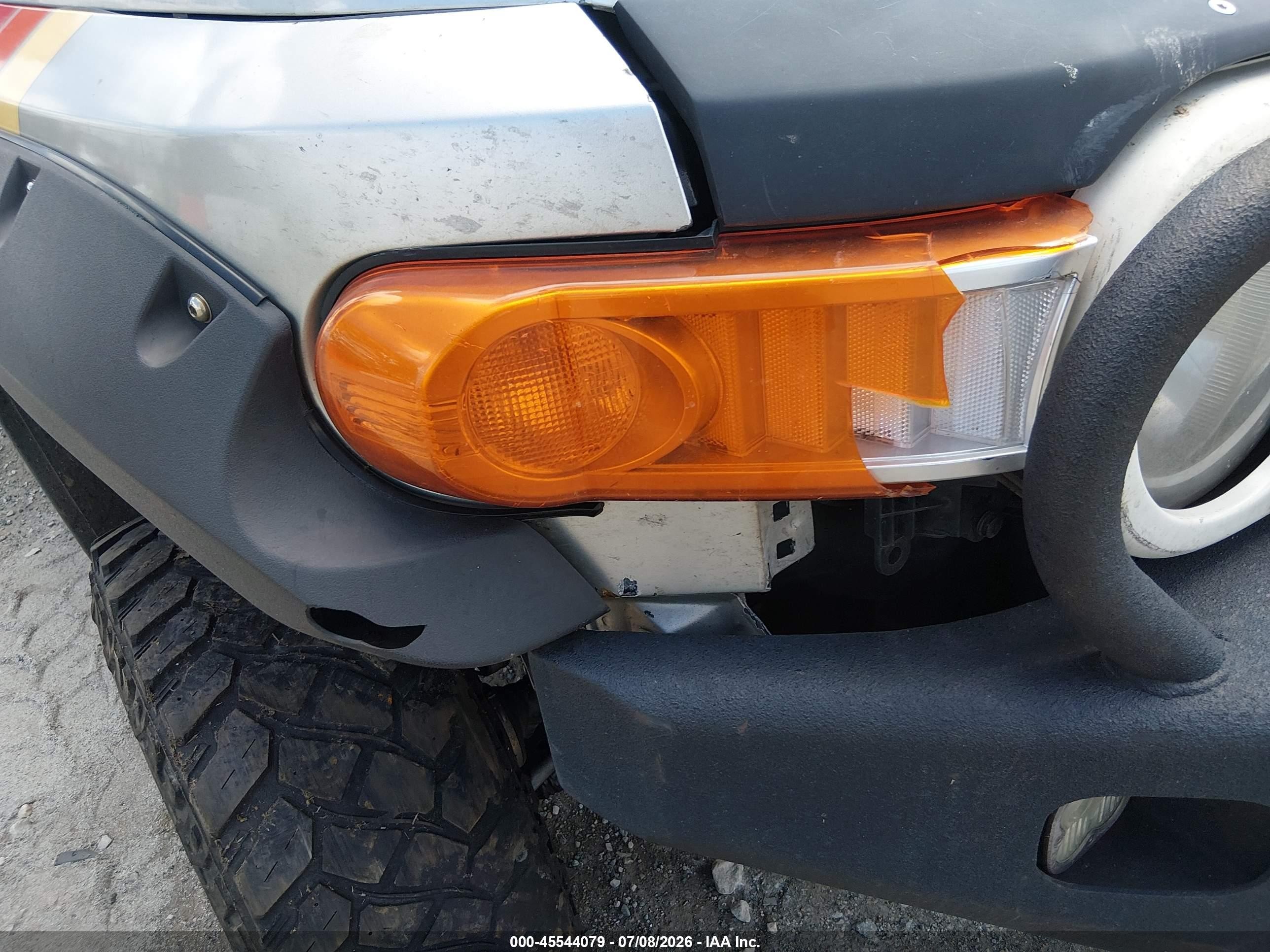 2007 Toyota Fj Cruiser   Silver vin: JTEBU11F570043664