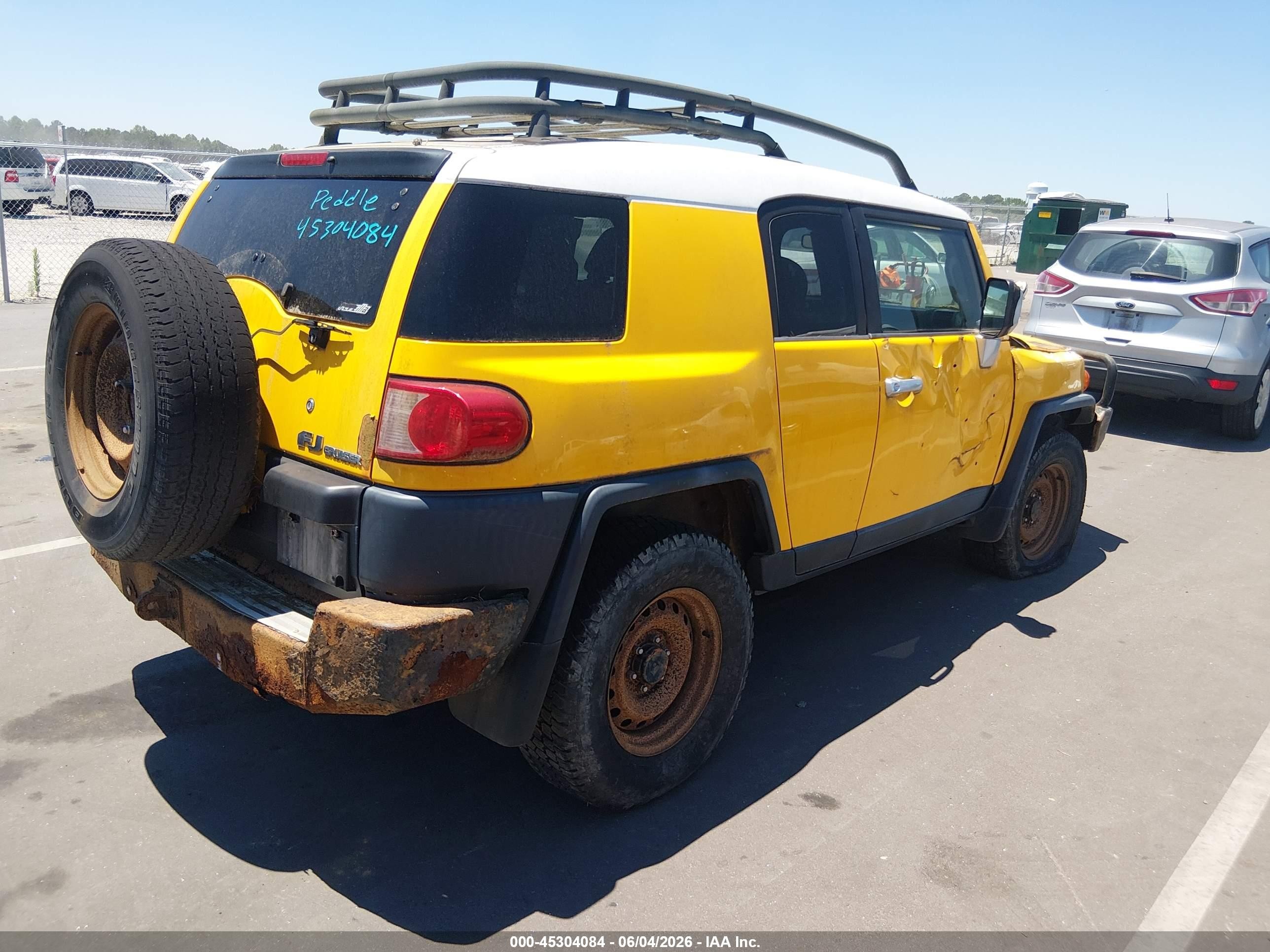 2007 Toyota Fj Cruiser   Желтый vin: JTEBU11F570067527