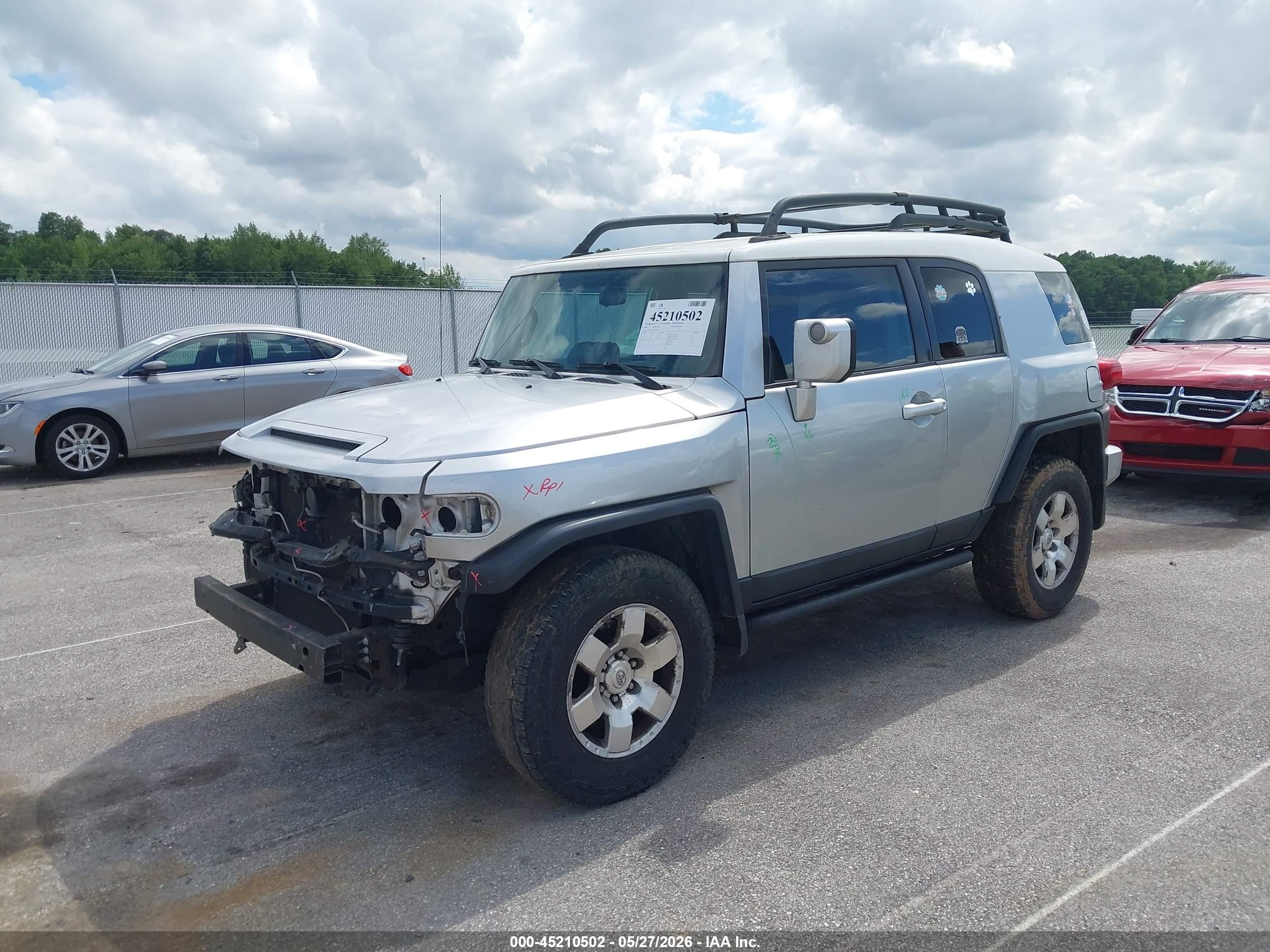 2007 Toyota Fj Cruiser   Silver vin: JTEBU11F570076258