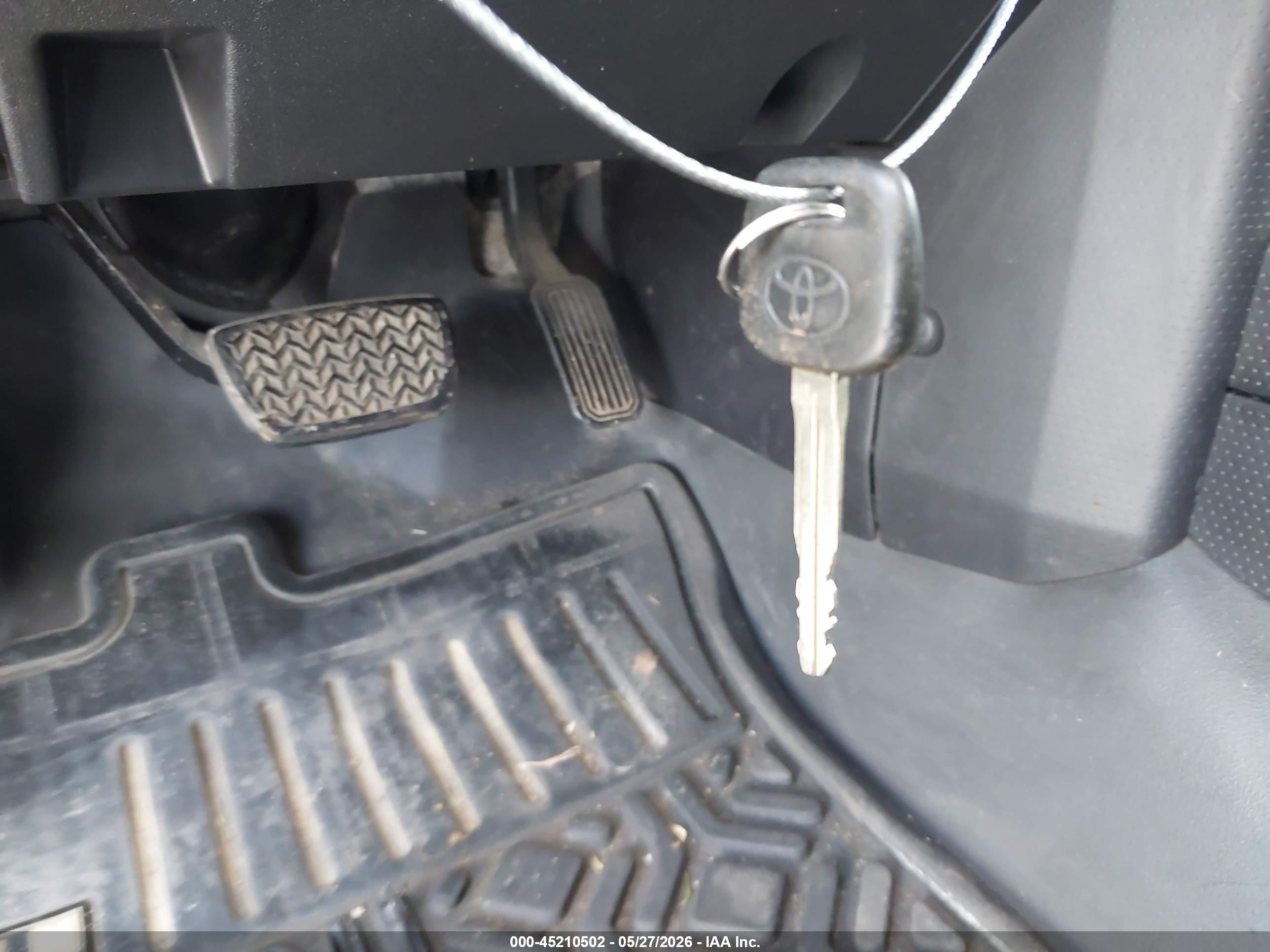 2007 Toyota Fj Cruiser   Silver vin: JTEBU11F570076258