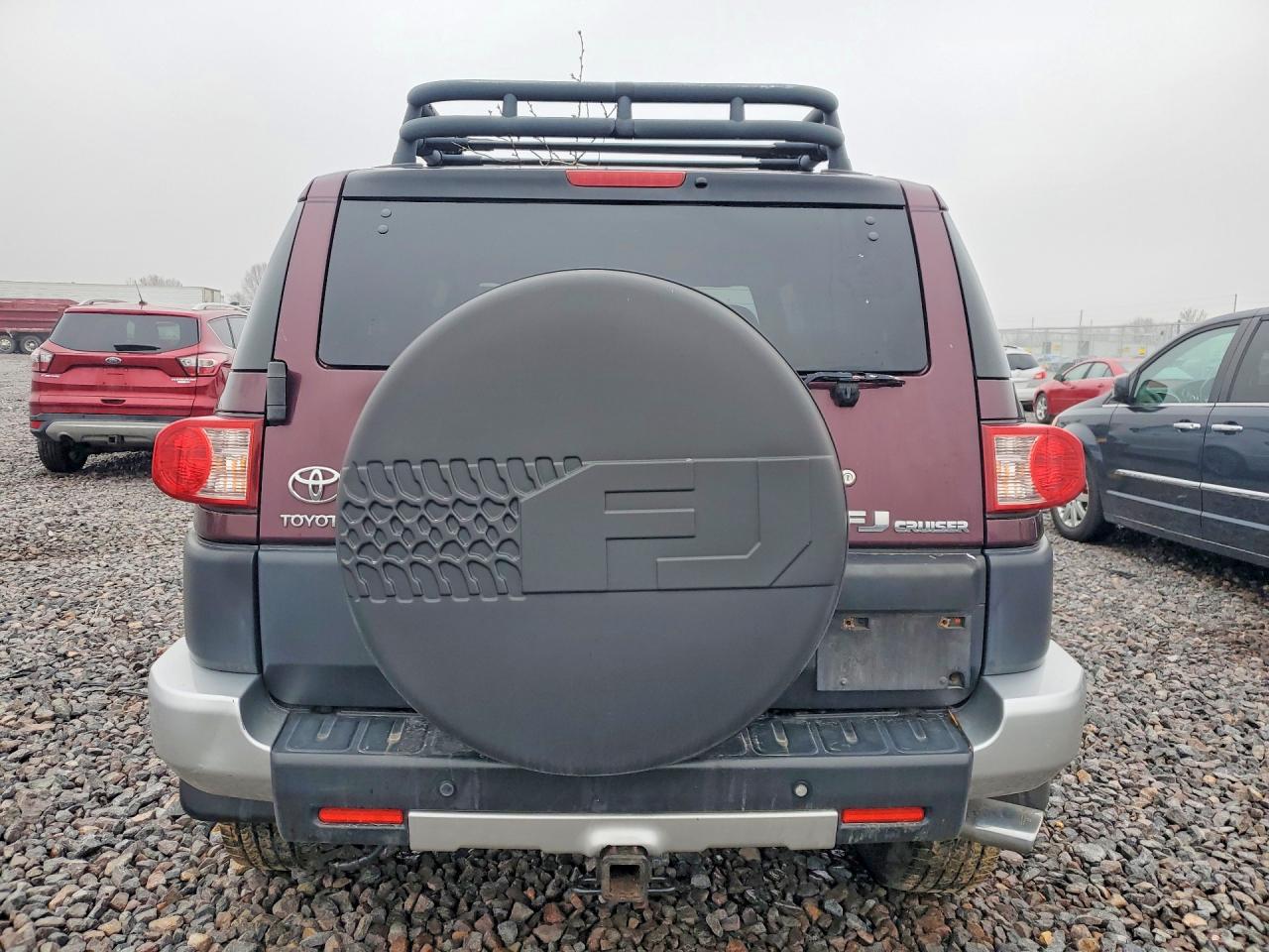 2007 Toyota Fj Cruiser Base Maroon vin: JTEBU11F570078060