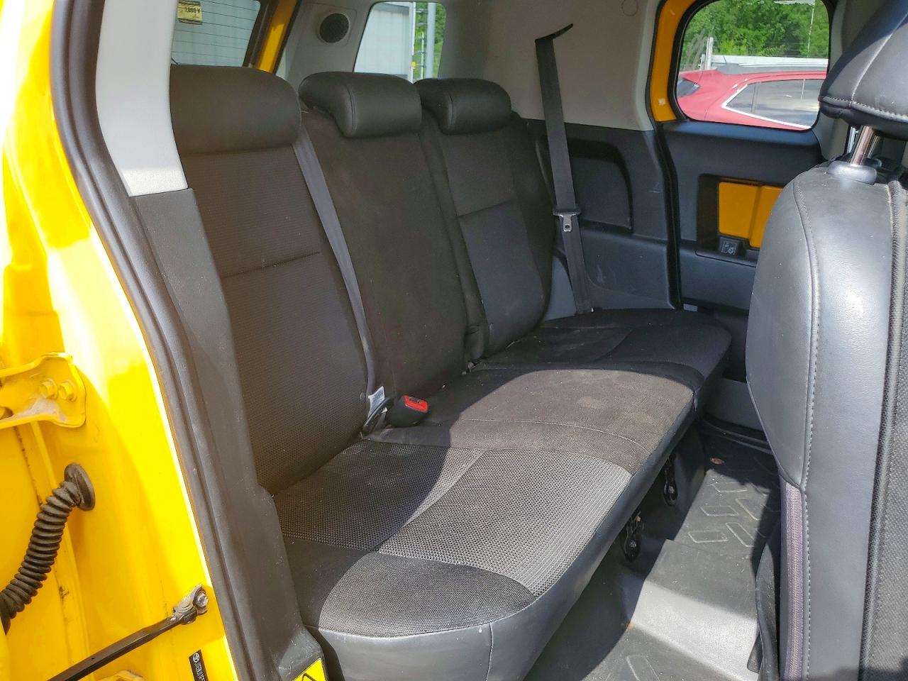 2007 Toyota Fj Cruiser Base Желтый vin: JTEBU11F570101370