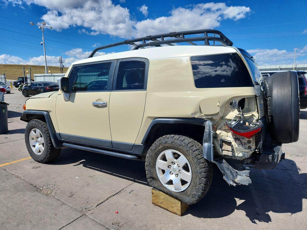 2008 Toyota Fj Cruiser Base Tan vin: JTEBU11F58K016194