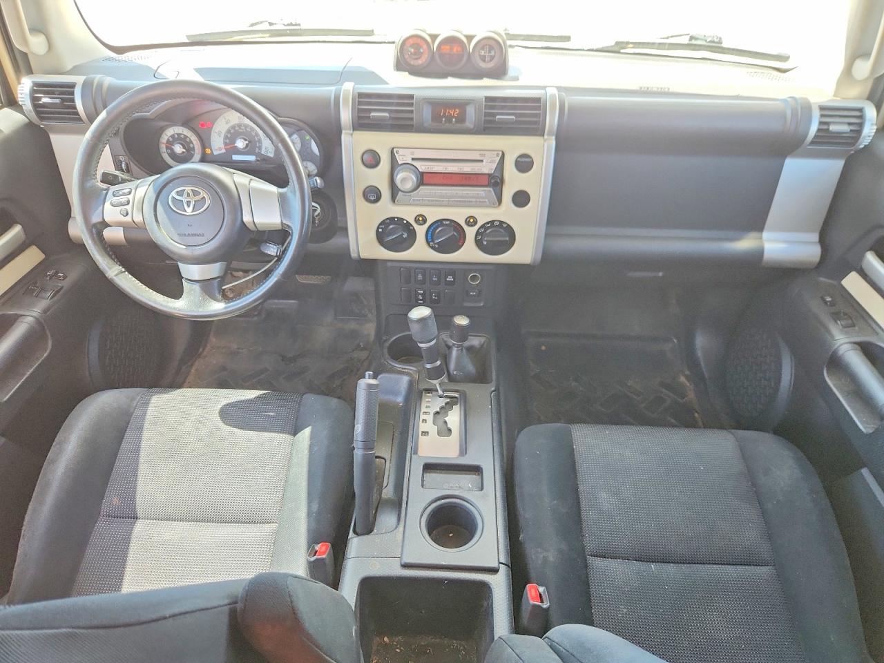 2008 Toyota Fj Cruiser Base Tan vin: JTEBU11F58K016194