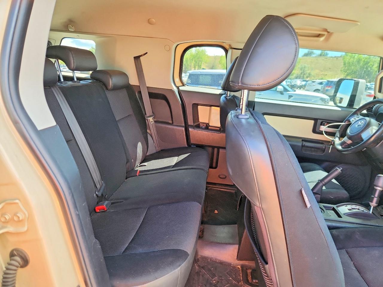 2008 Toyota Fj Cruiser Base Tan vin: JTEBU11F58K016194