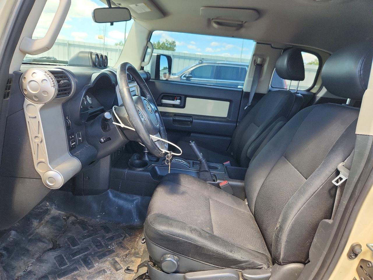 2008 Toyota Fj Cruiser Base Tan vin: JTEBU11F58K016194