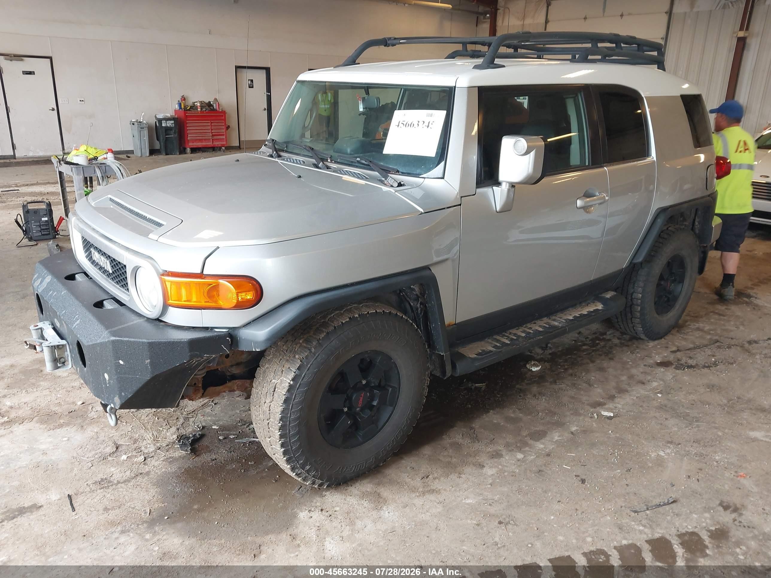 2007 Toyota Fj Cruiser   Silver vin: JTEBU11F670008468