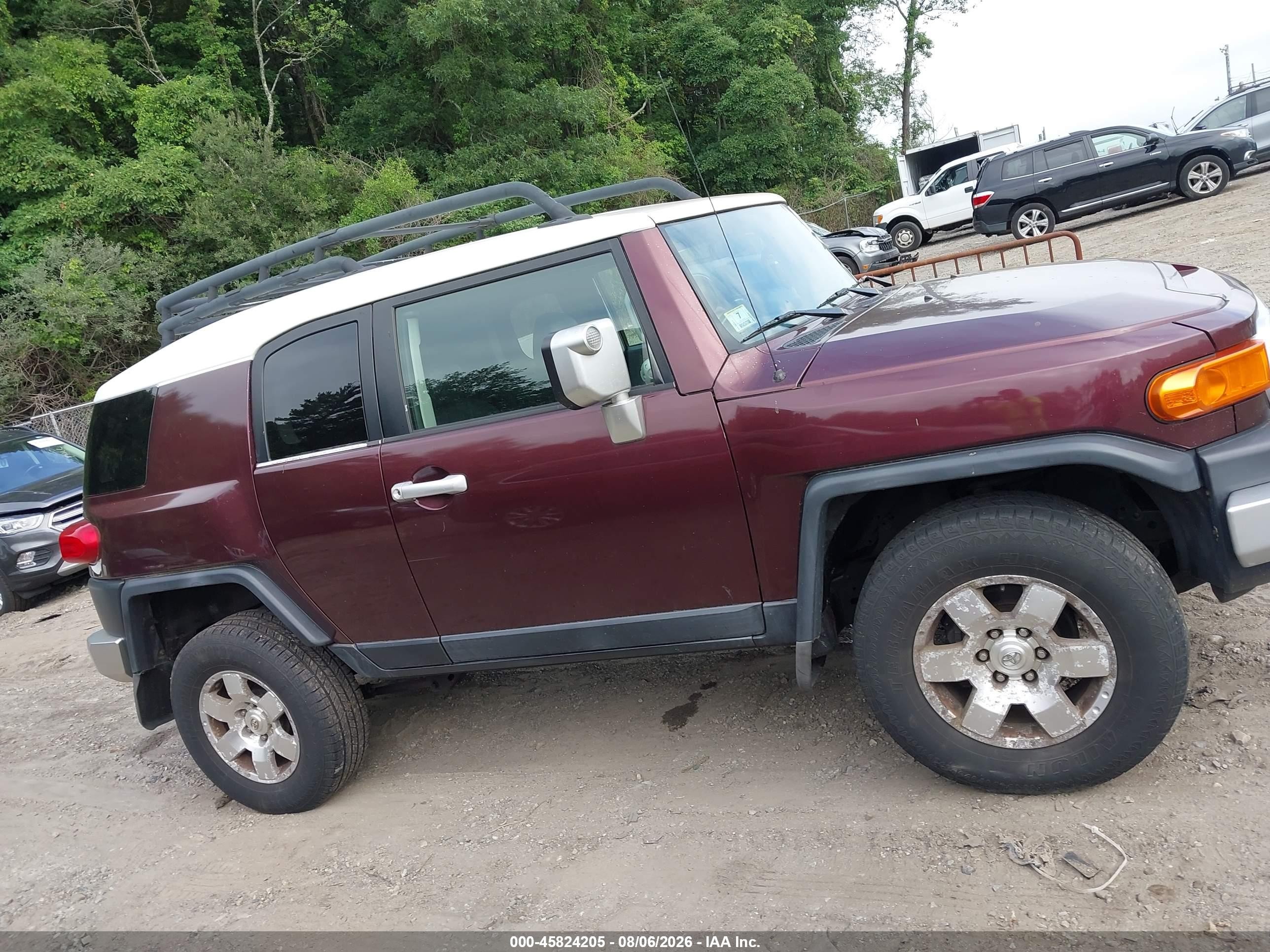 2007 Toyota Fj Cruiser   Maroon vin: JTEBU11F670039302
