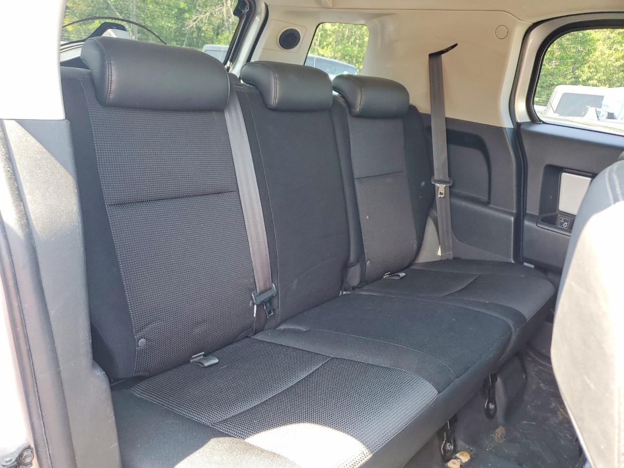 2007 Toyota Fj Cruiser Base Silver vin: JTEBU11F670058240
