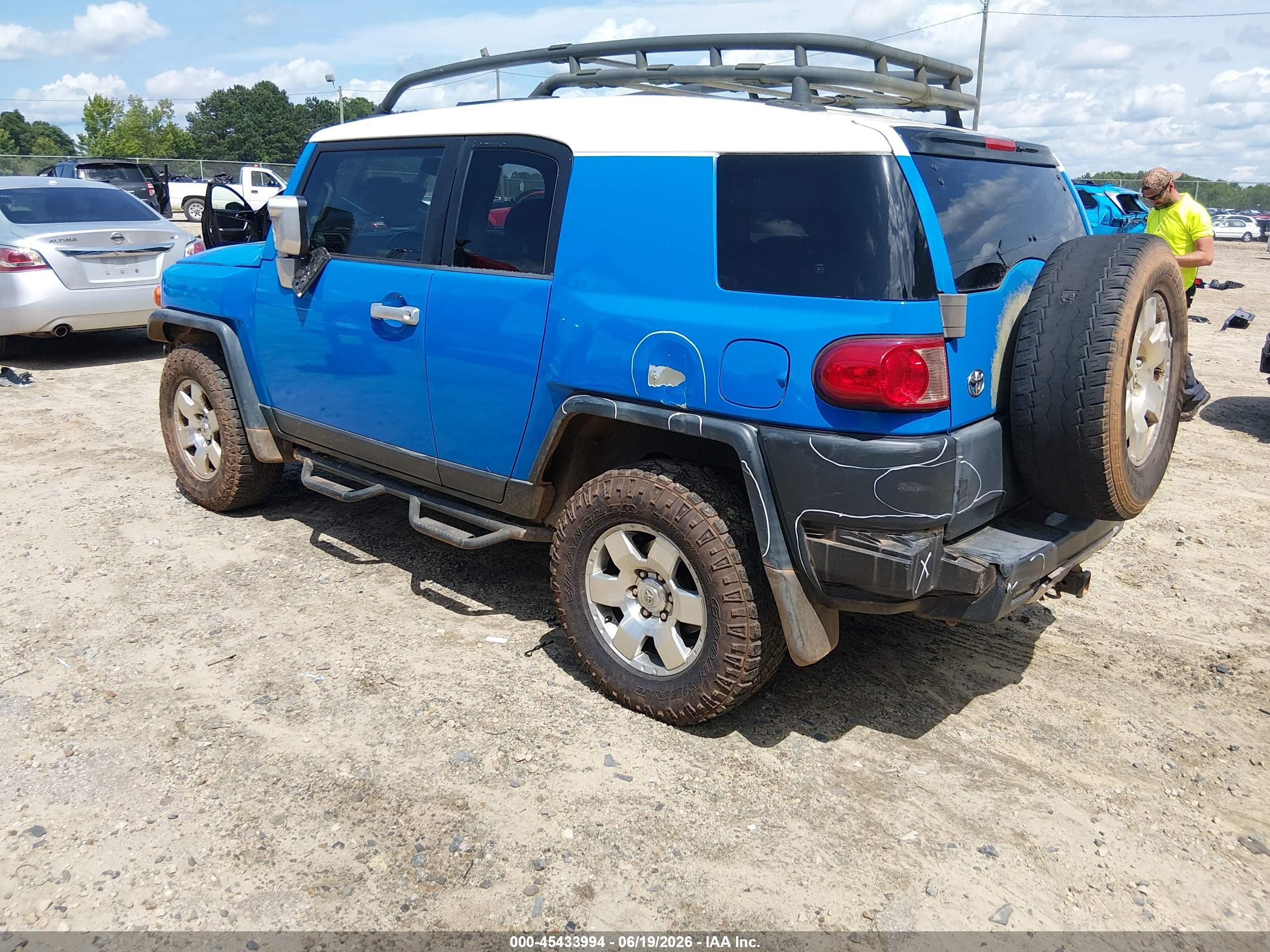 2007 Toyota Fj Cruiser   Blue vin: JTEBU11F670066354