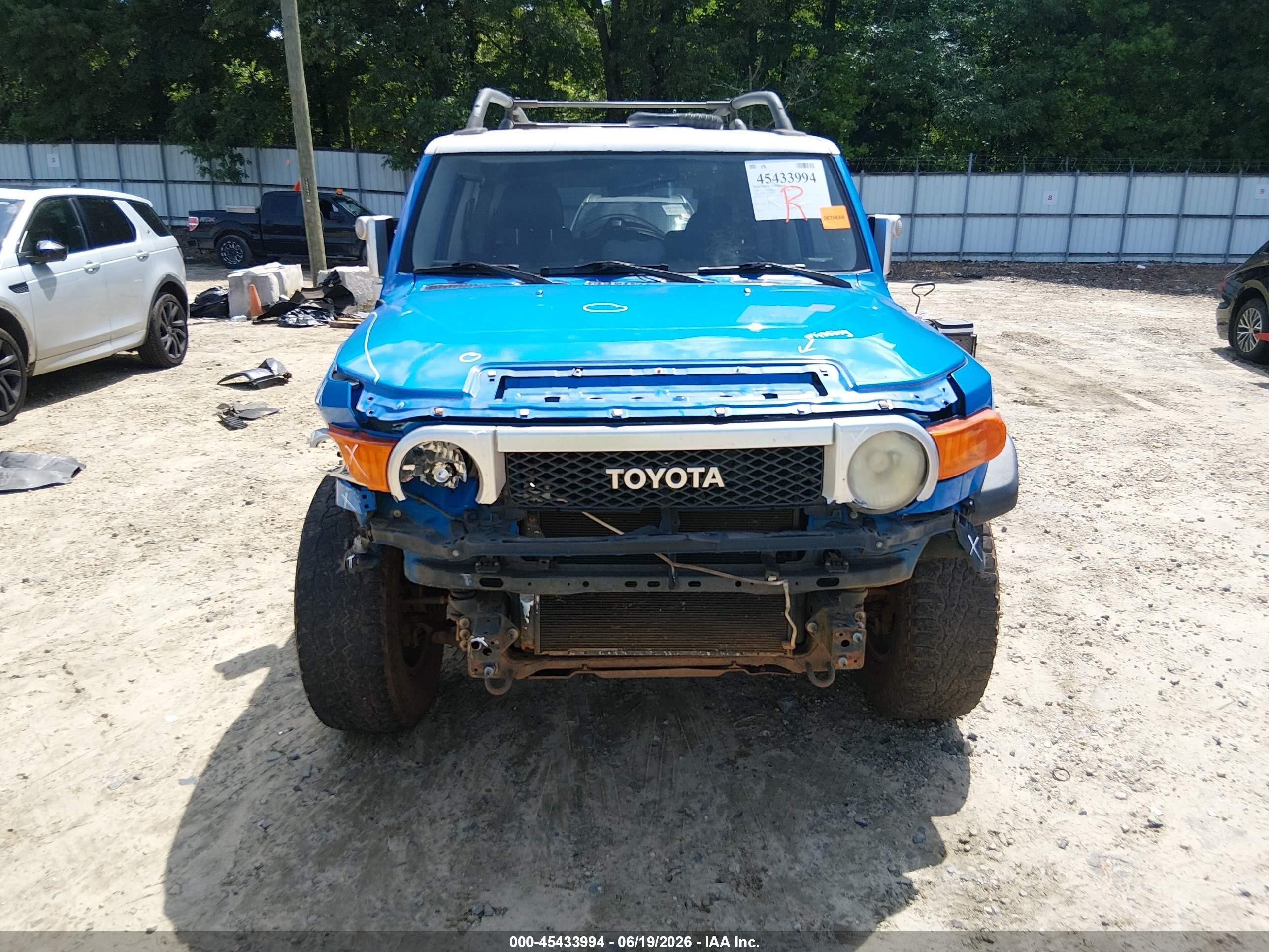 2007 Toyota Fj Cruiser   Blue vin: JTEBU11F670066354
