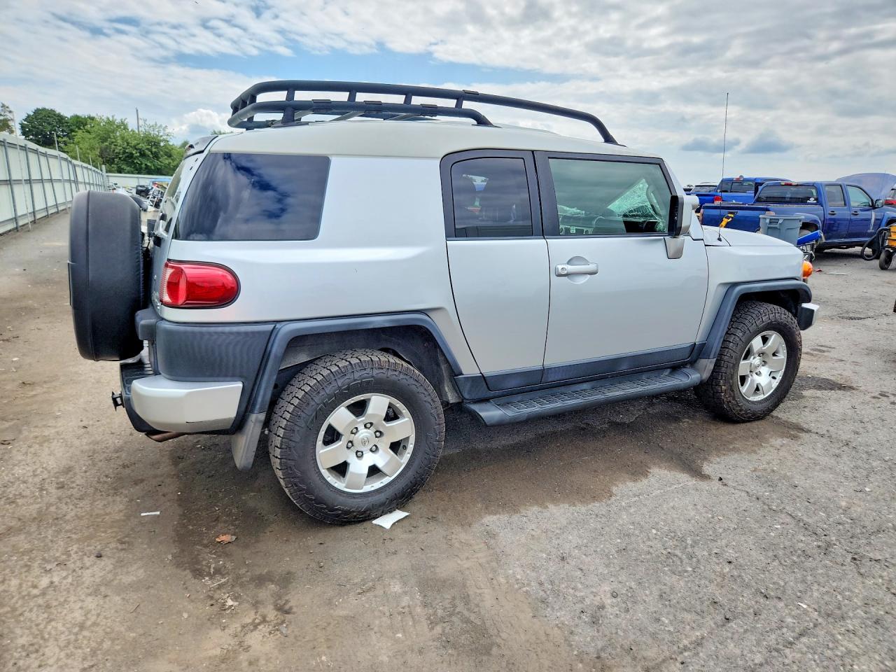 2007 Toyota Fj Cruiser Base Silver vin: JTEBU11F670073045