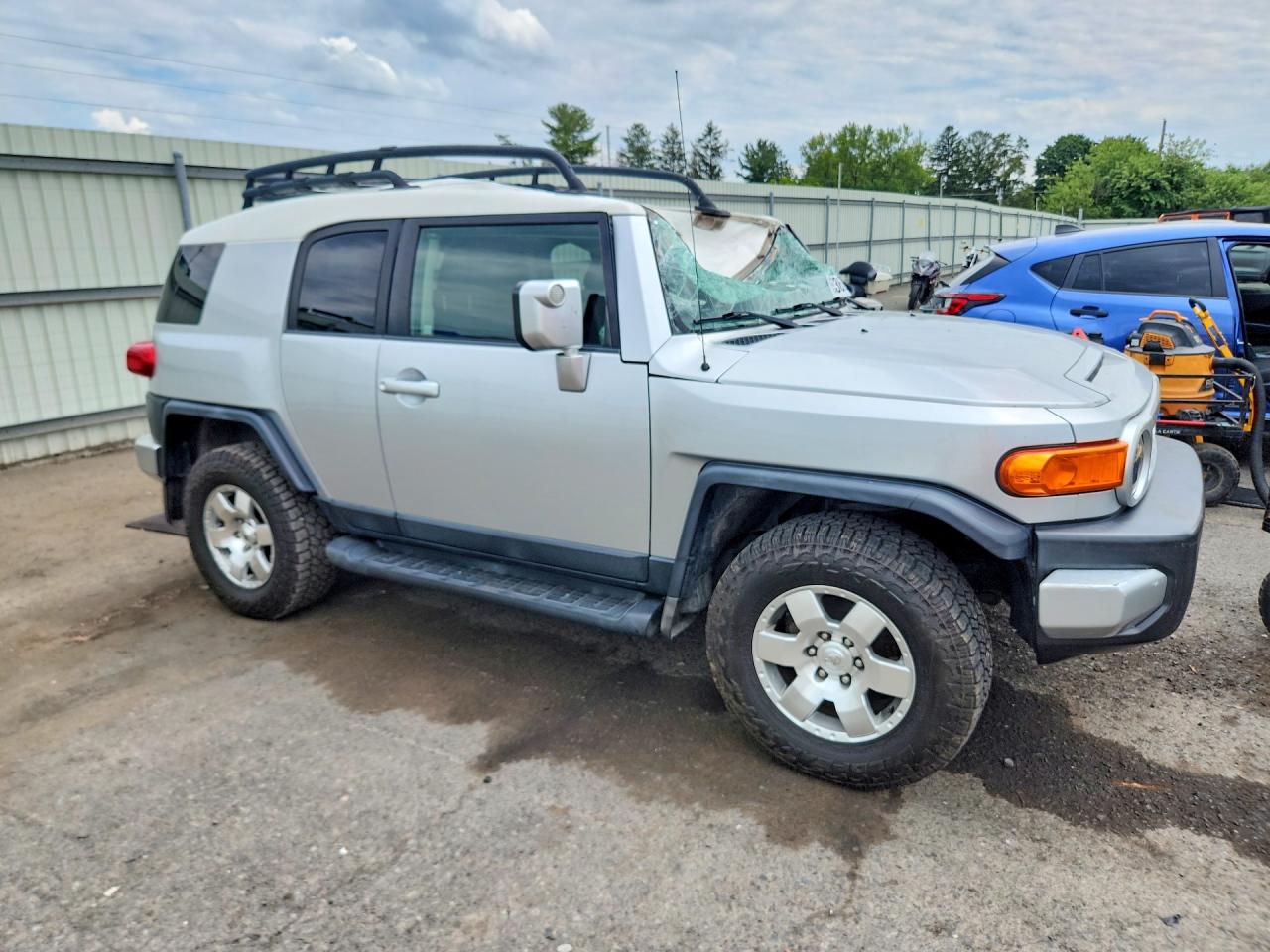 2007 Toyota Fj Cruiser Base Silver vin: JTEBU11F670073045