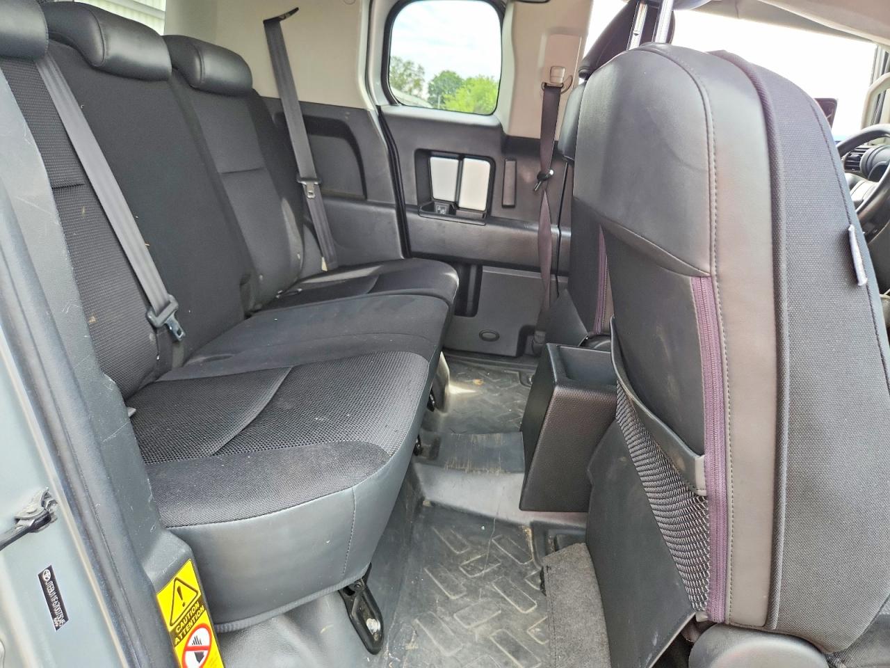 2007 Toyota Fj Cruiser Base Silver vin: JTEBU11F670073045