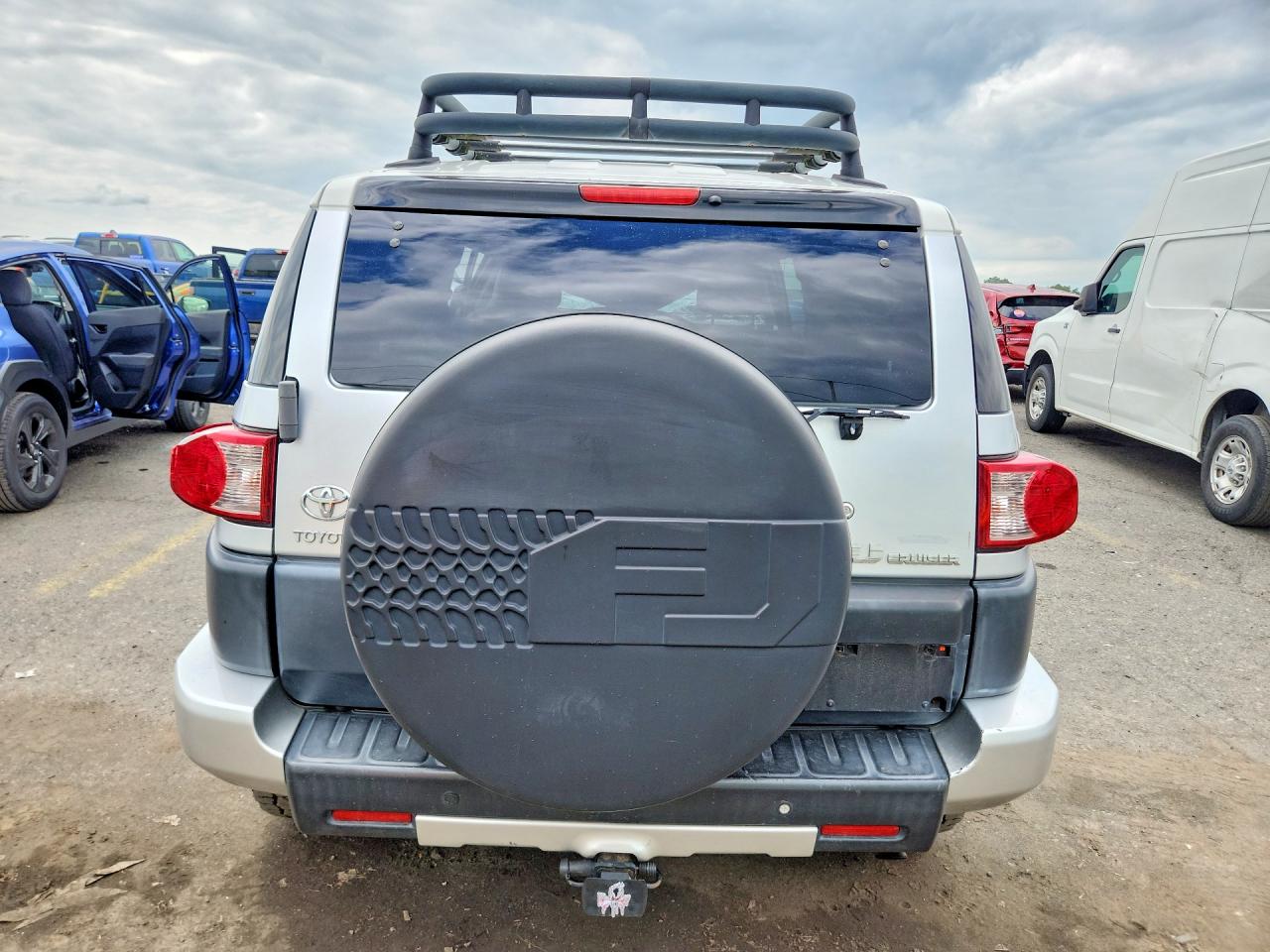 2007 Toyota Fj Cruiser Base Silver vin: JTEBU11F670073045