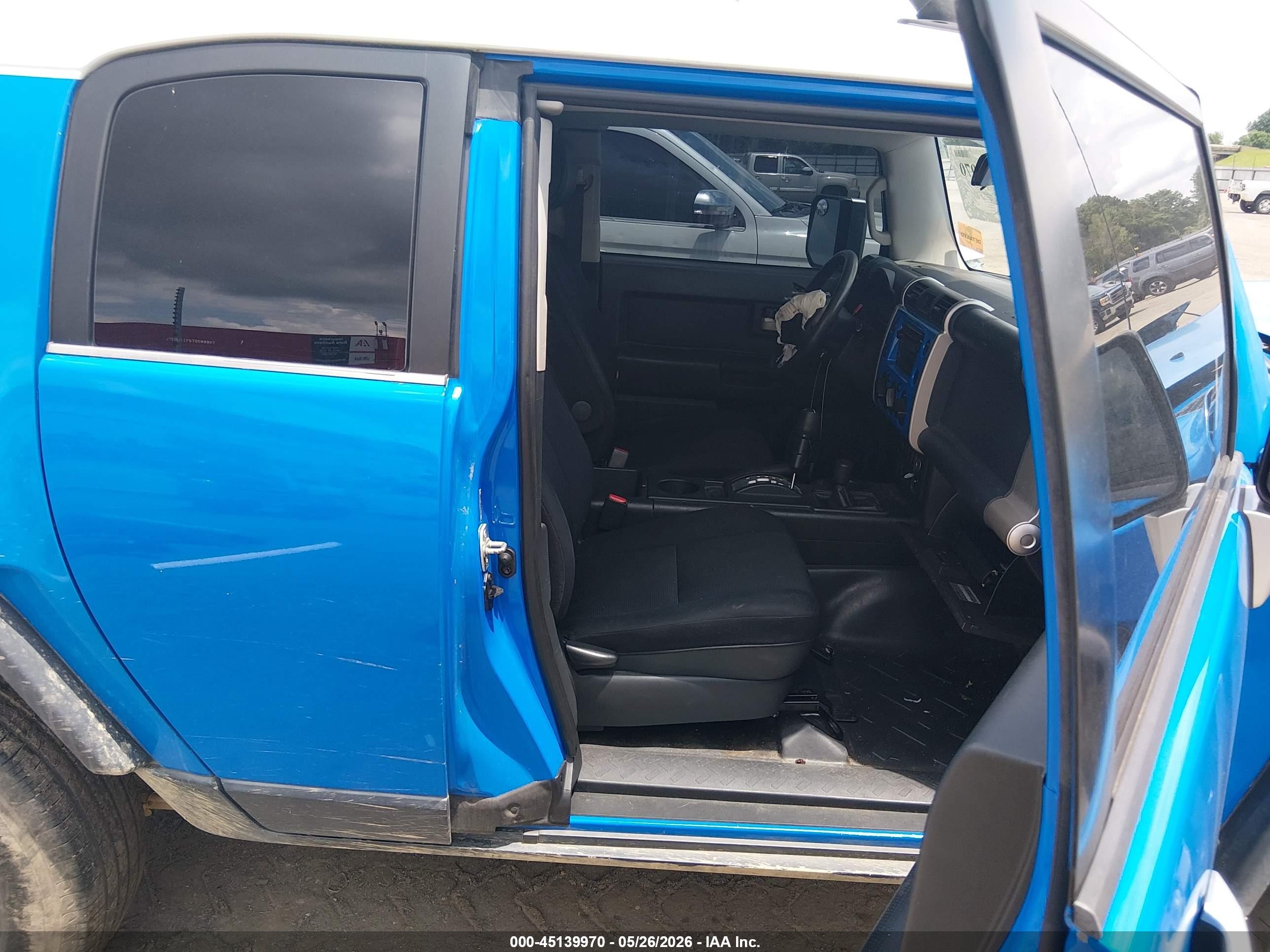 2007 Toyota Fj Cruiser   Blue vin: JTEBU11F670098897