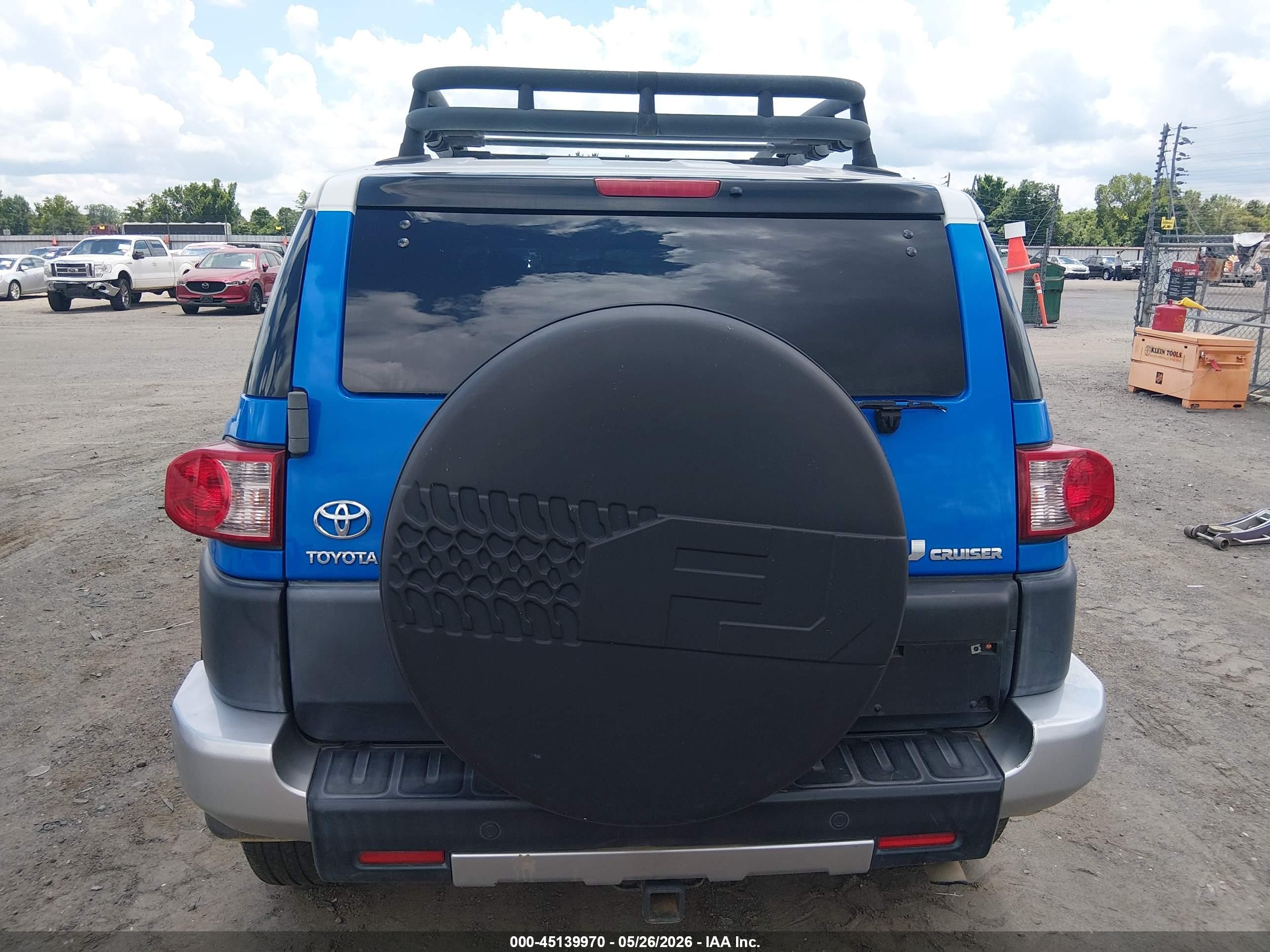 2007 Toyota Fj Cruiser   Blue vin: JTEBU11F670098897