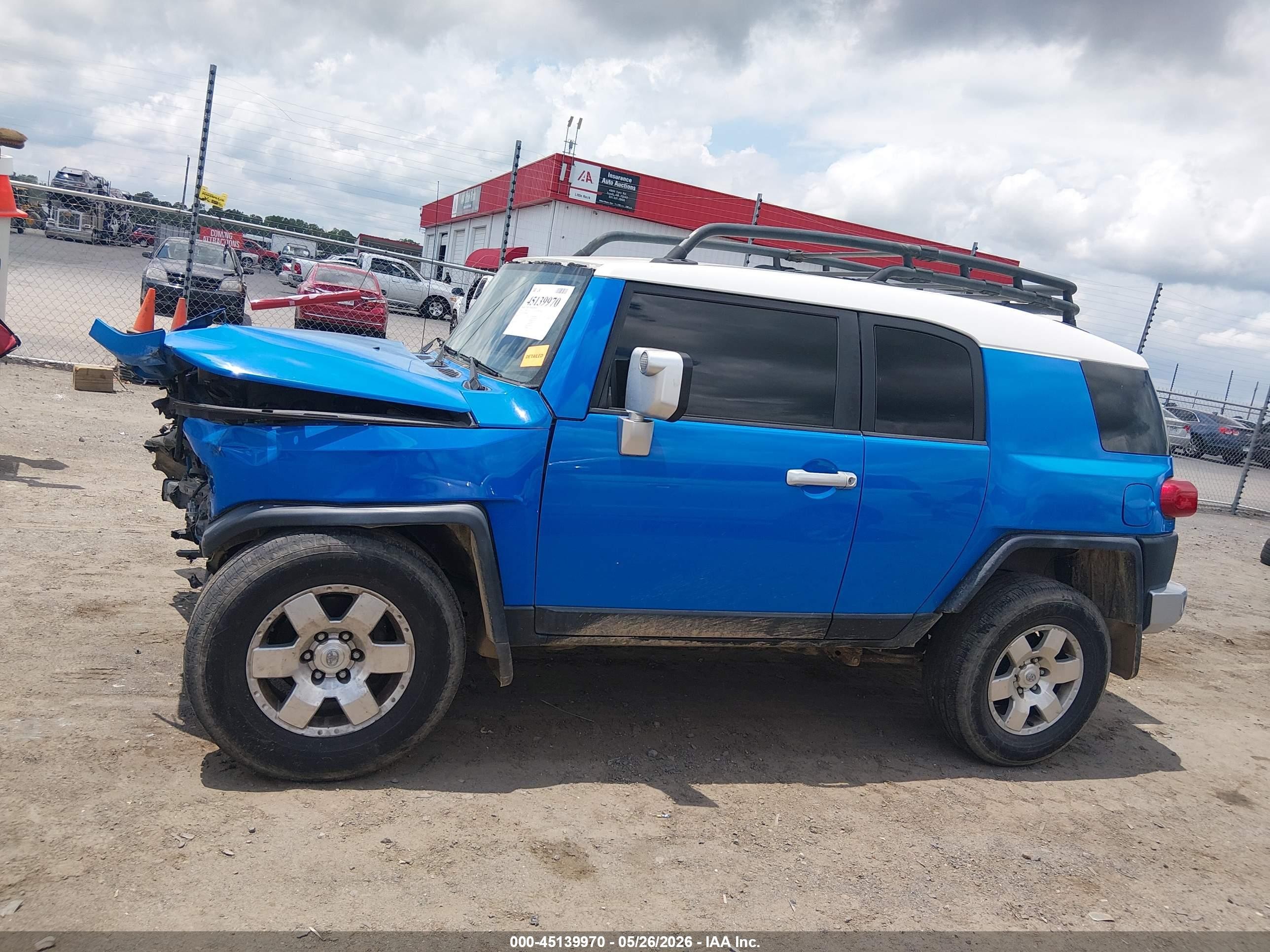 2007 Toyota Fj Cruiser   Blue vin: JTEBU11F670098897
