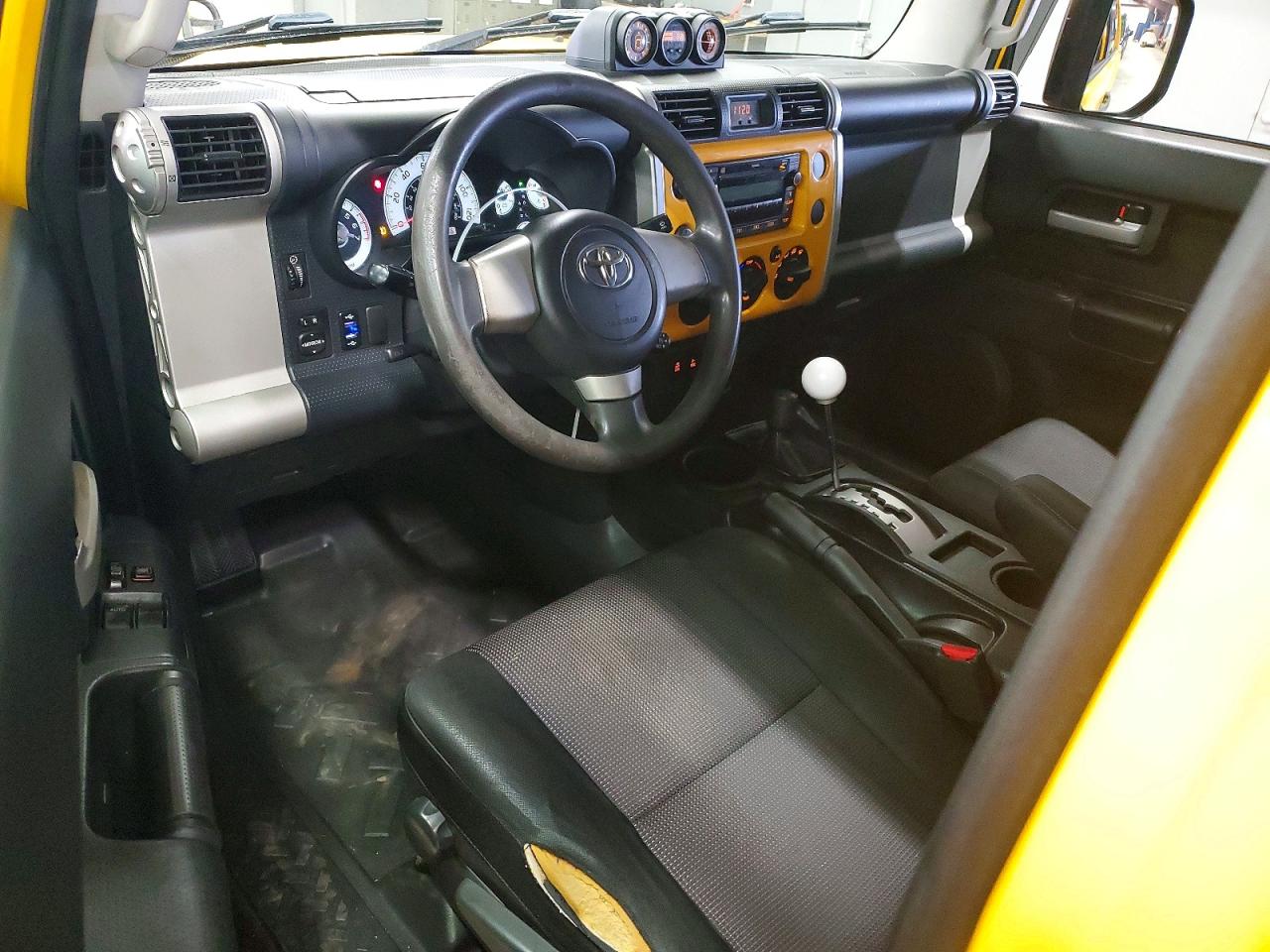 2008 Toyota Fj Cruiser Base Yellow vin: JTEBU11F68K014177