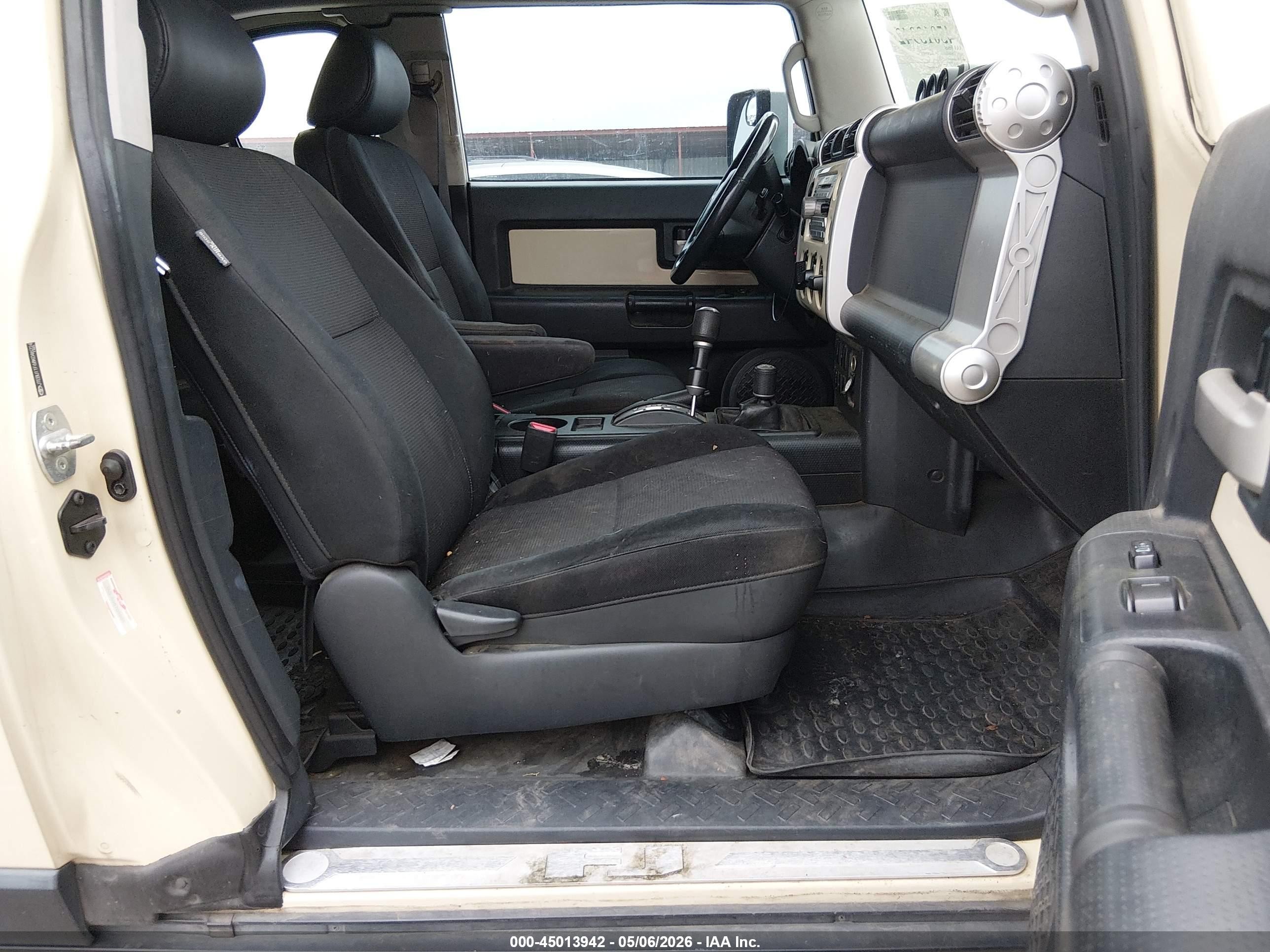 2008 Toyota Fj Cruiser   Beige vin: JTEBU11F68K046224