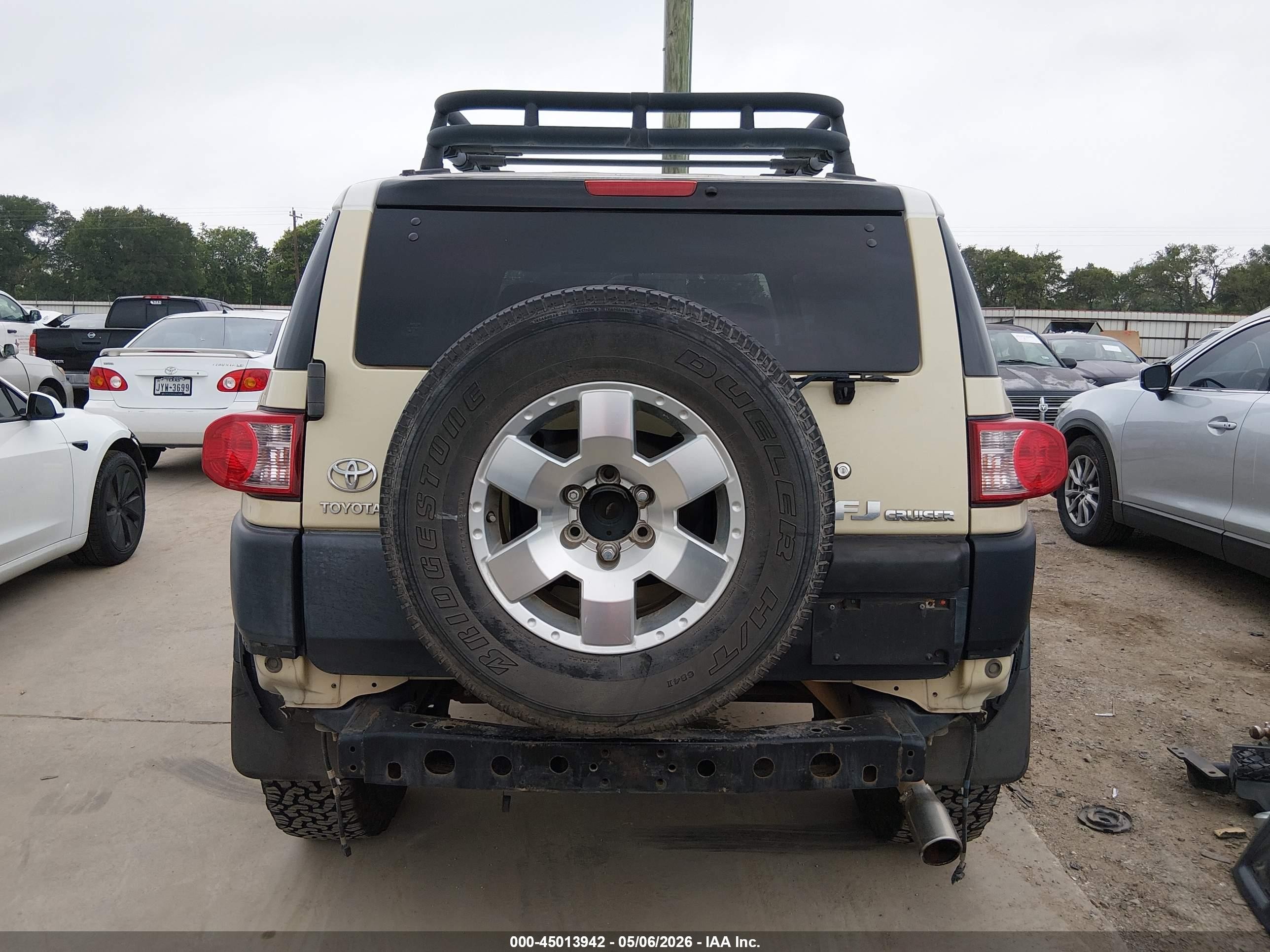 2008 Toyota Fj Cruiser   Beige vin: JTEBU11F68K046224