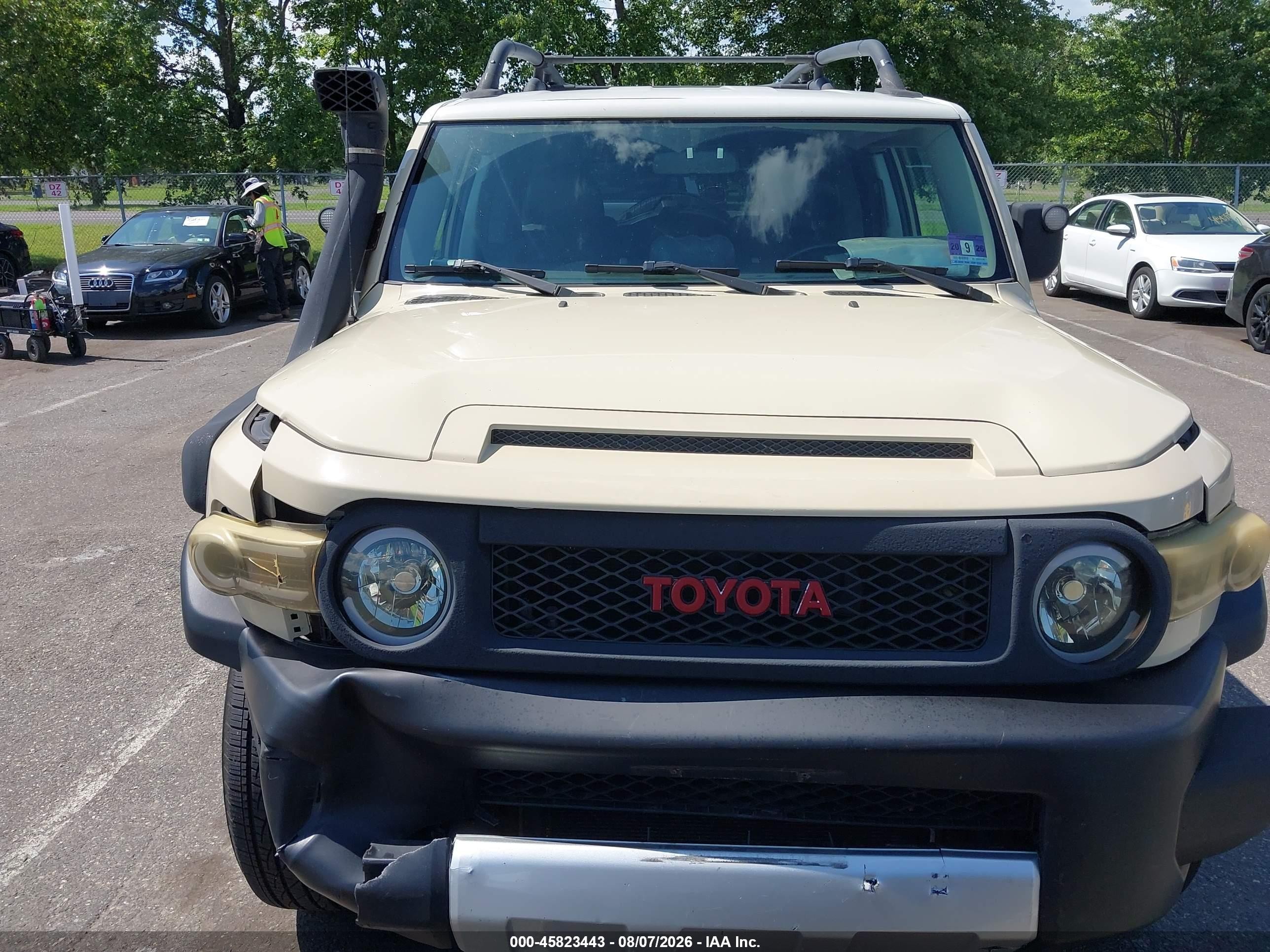 2008 Toyota Fj Cruiser   Cream vin: JTEBU11F68K047874