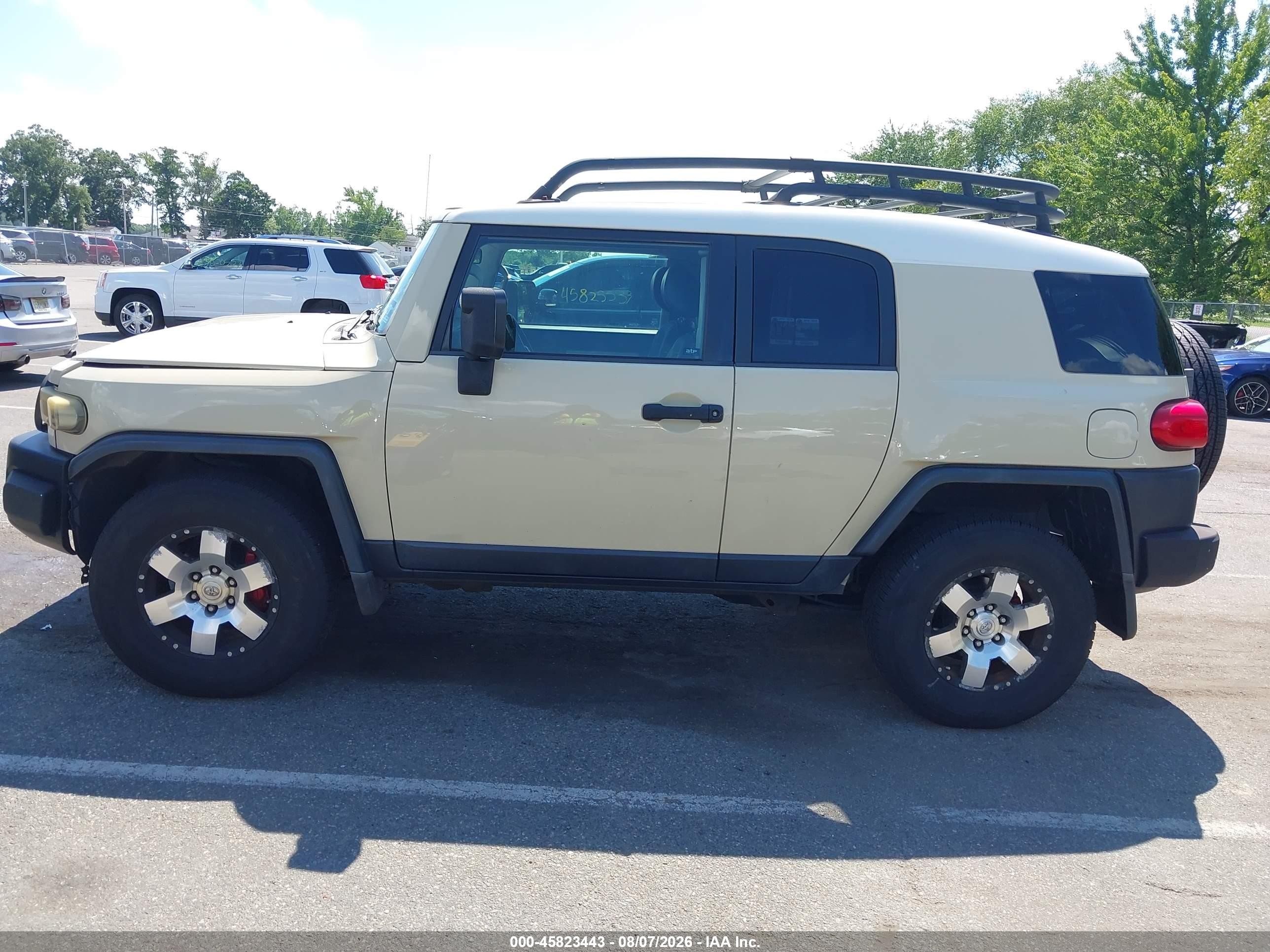 2008 Toyota Fj Cruiser   Cream vin: JTEBU11F68K047874