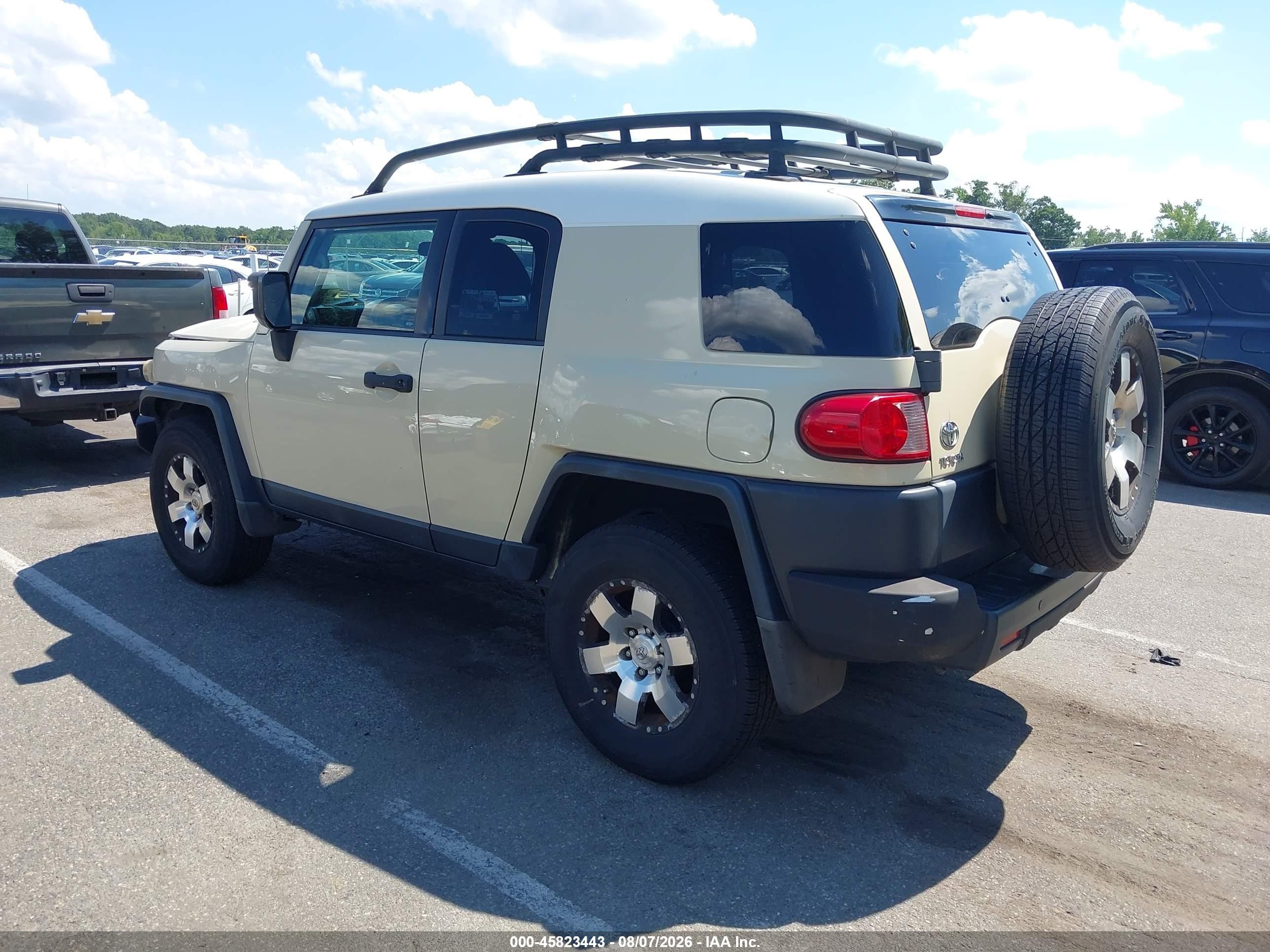 2008 Toyota Fj Cruiser   Cream vin: JTEBU11F68K047874