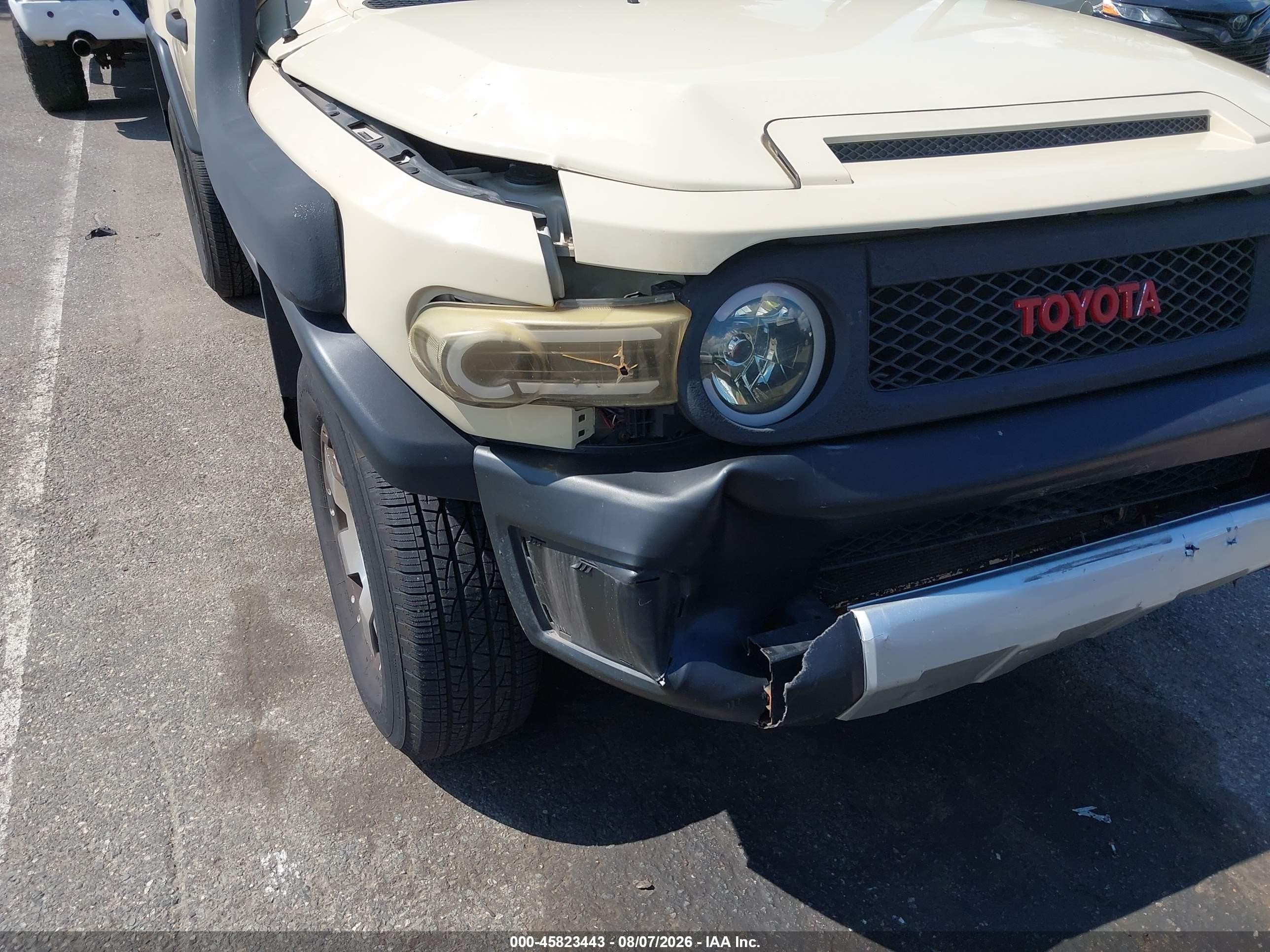 2008 Toyota Fj Cruiser   Cream vin: JTEBU11F68K047874