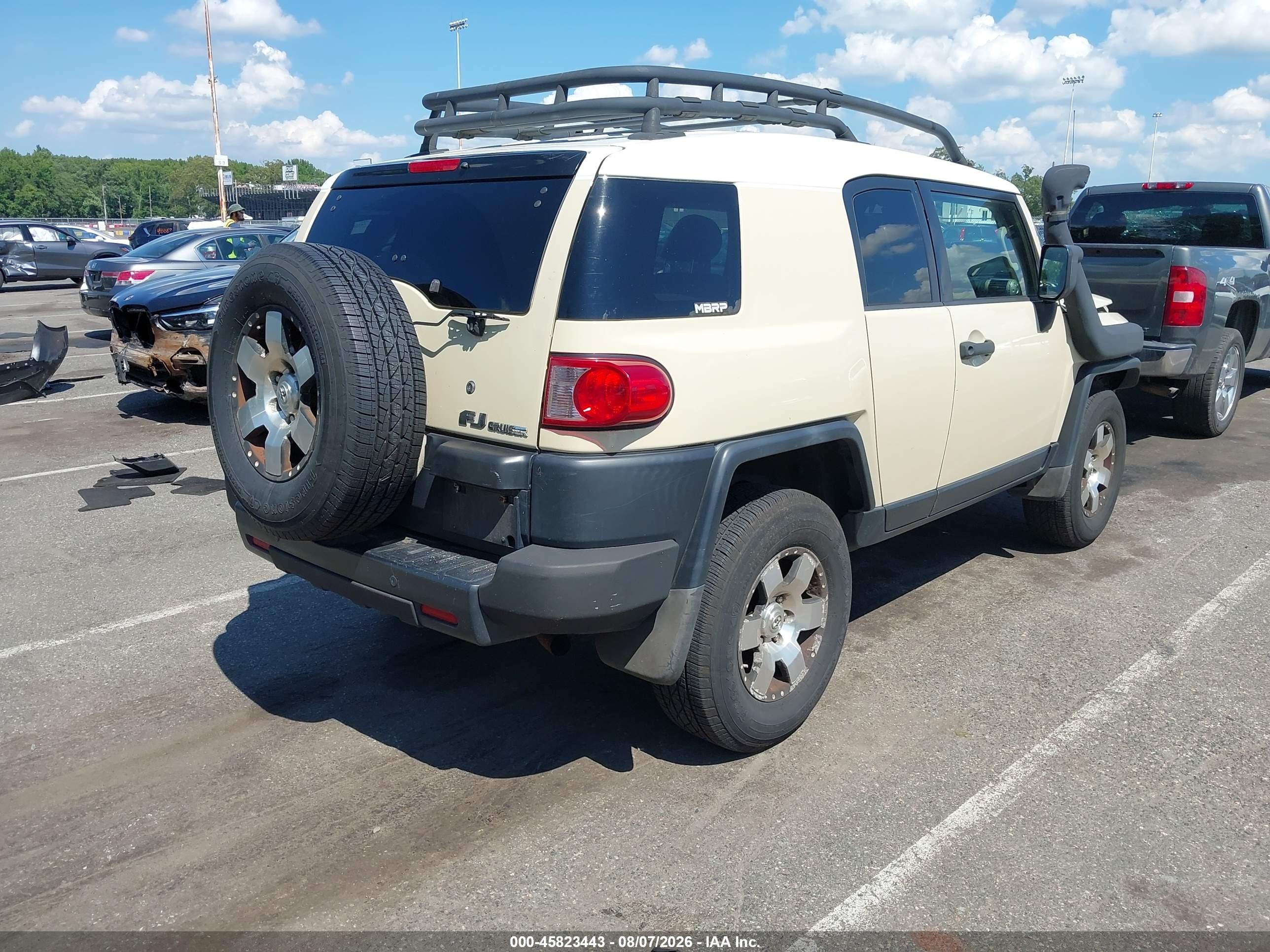 2008 Toyota Fj Cruiser   Cream vin: JTEBU11F68K047874
