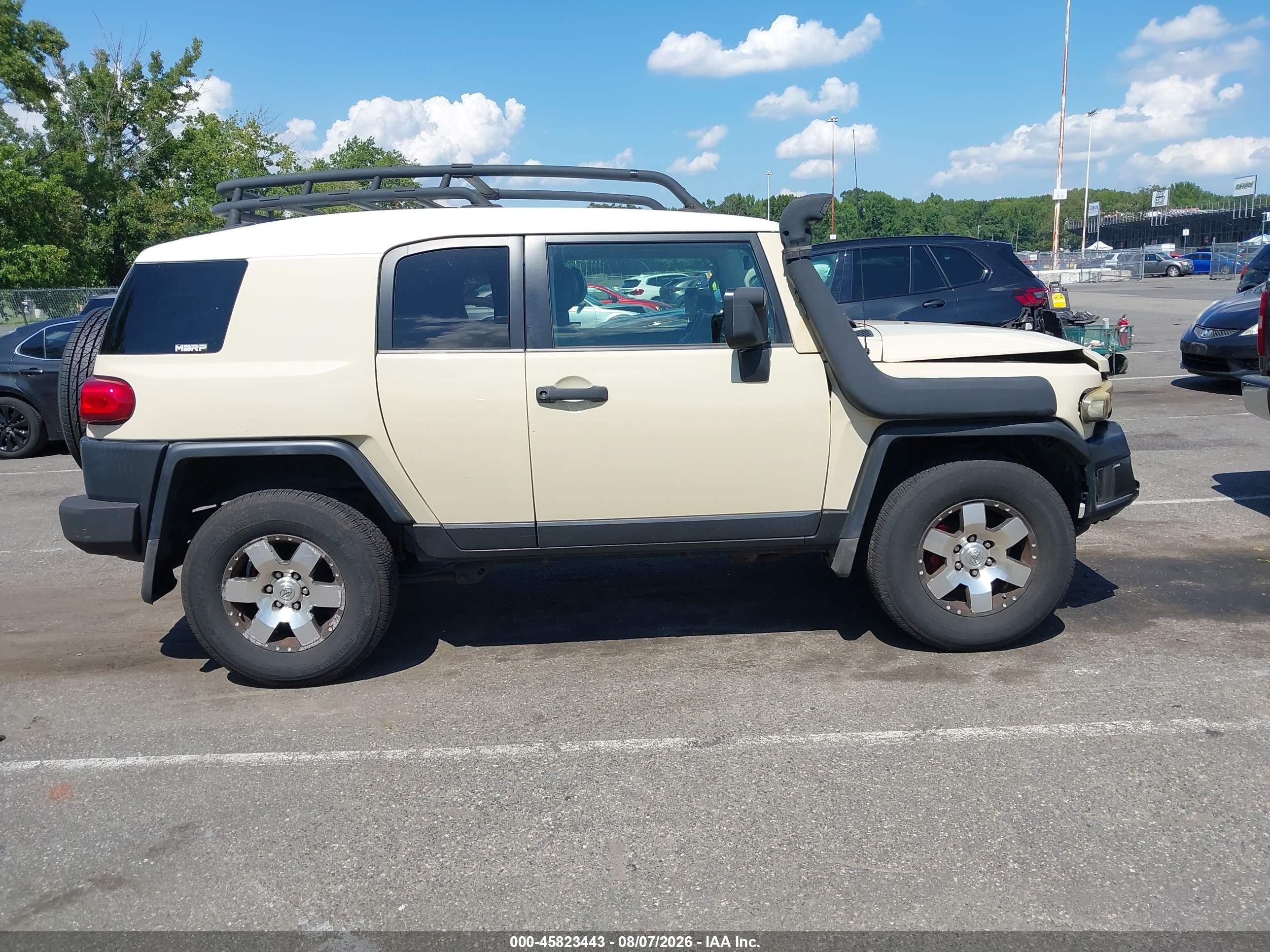 2008 Toyota Fj Cruiser   Cream vin: JTEBU11F68K047874