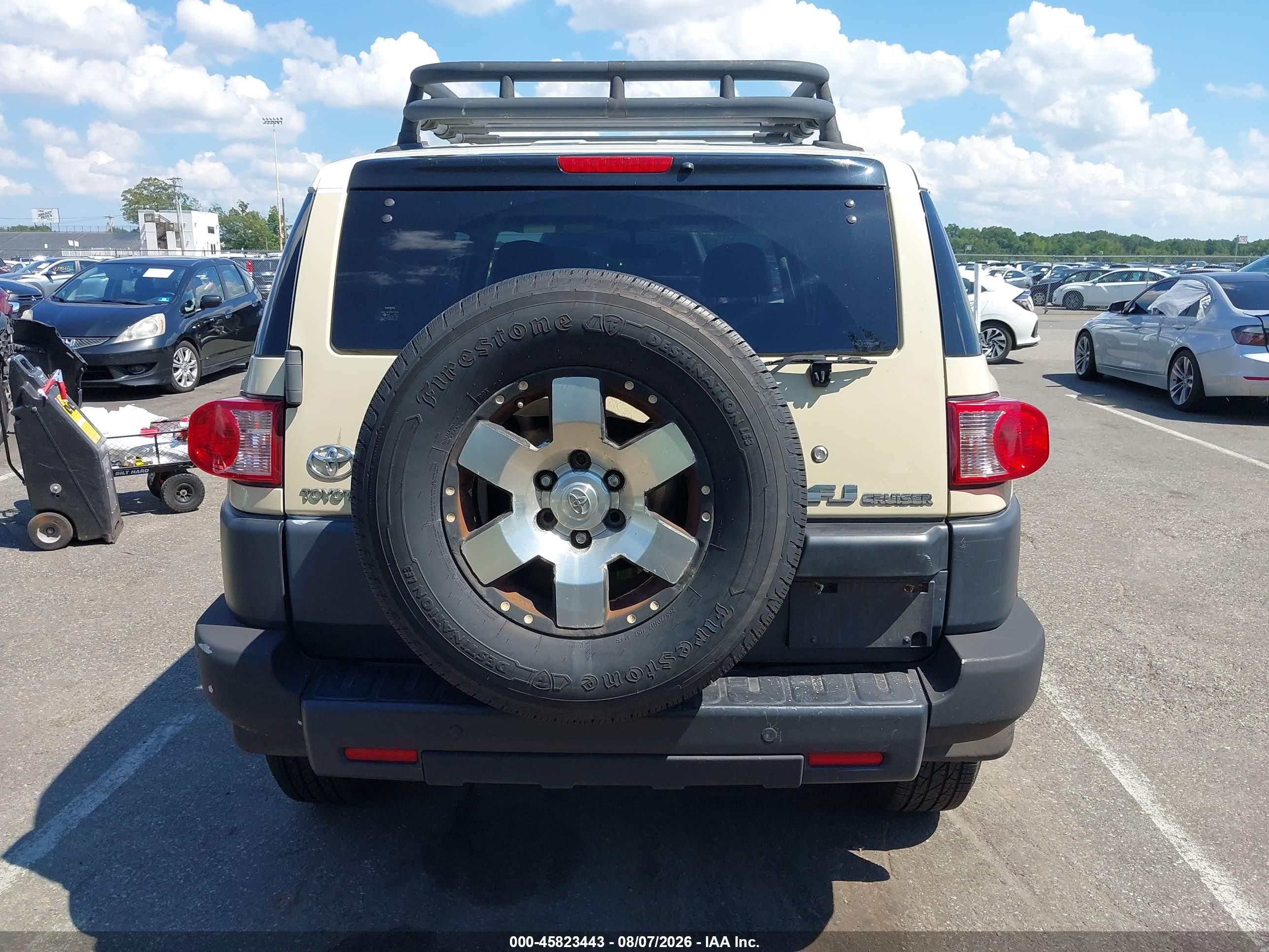 2008 Toyota Fj Cruiser   Cream vin: JTEBU11F68K047874