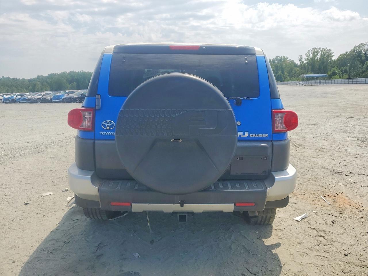2009 Toyota Fj Cruiser Base Blue vin: JTEBU11F69K067821