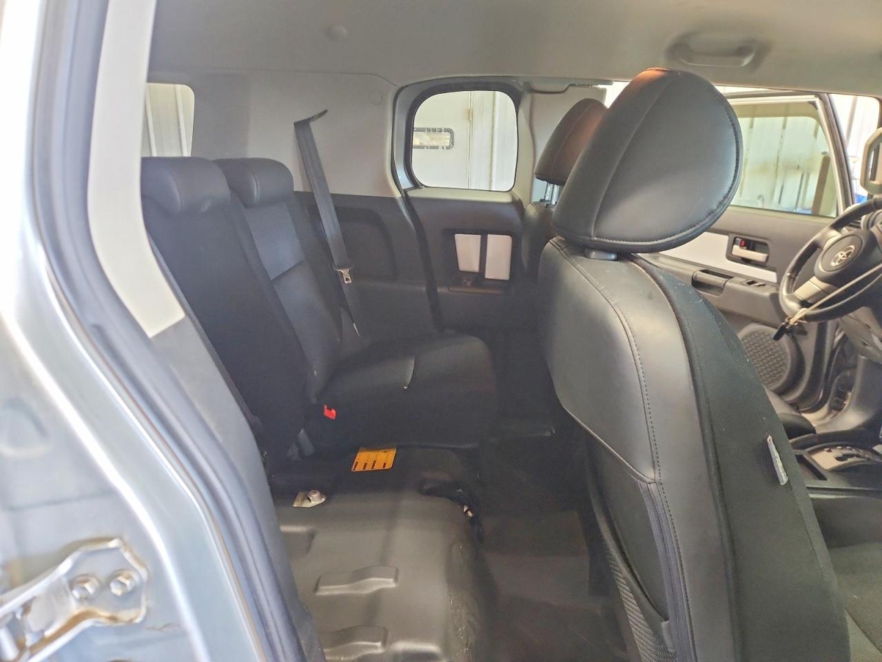 2007 Toyota Fj Cruiser Base Gray vin: JTEBU11F770003604