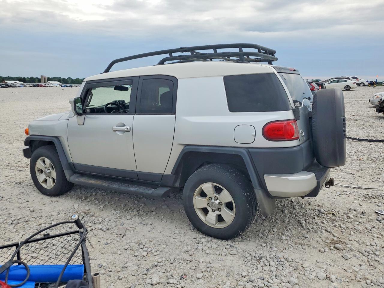 2007 Toyota Fj Cruiser Base Silver vin: JTEBU11F770012013