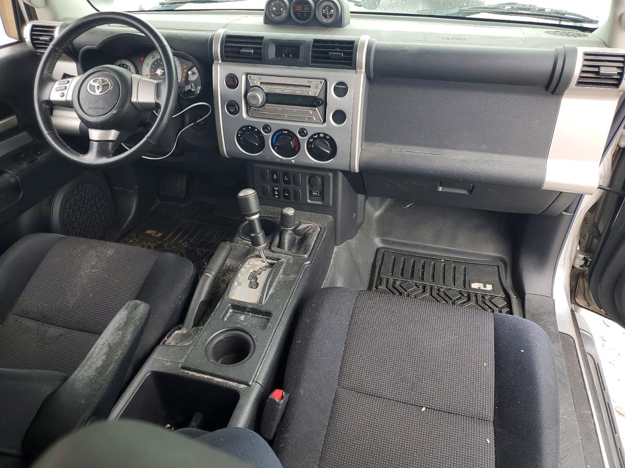 2007 Toyota Fj Cruiser Base Silver vin: JTEBU11F770012013