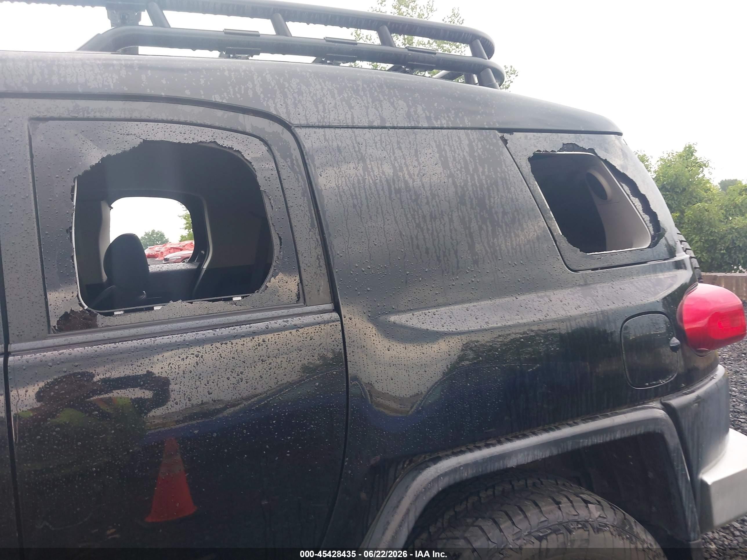 2007 Toyota Fj Cruiser   Black vin: JTEBU11F770018720